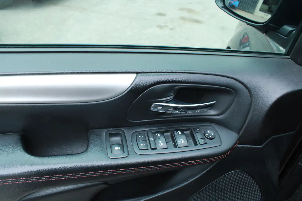 Dodge Grand Caravan photo Dodge Grand Caravan