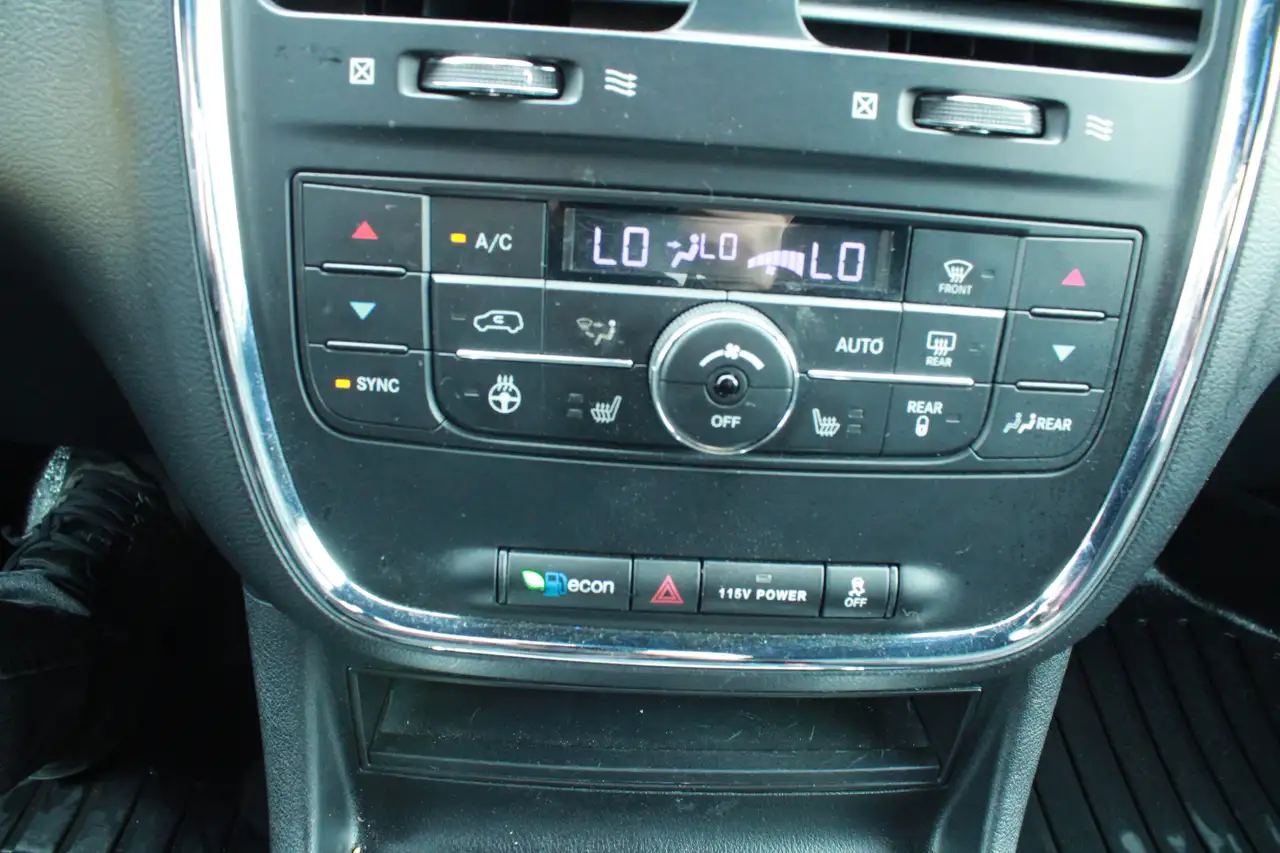 Dodge Grand Caravan photo Dodge Grand Caravan