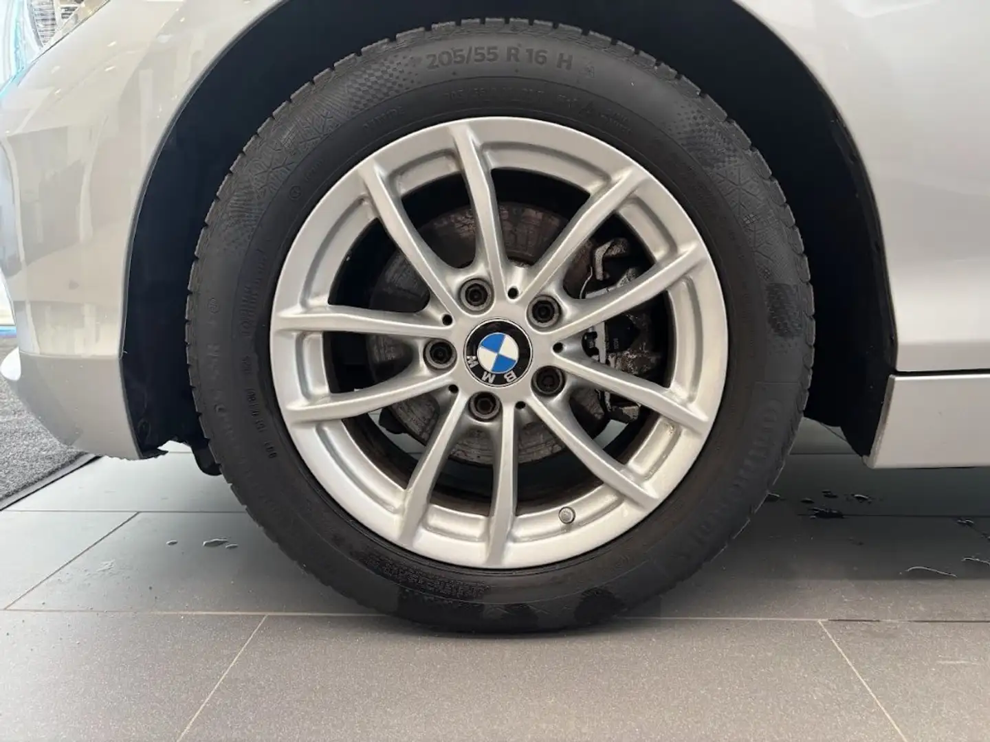 BMW 120 d xDrive Silber - 2