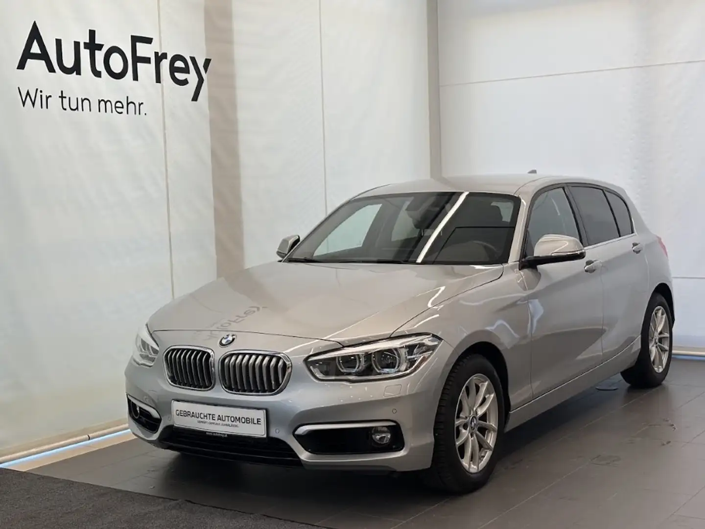 BMW 120 d xDrive Silber - 1