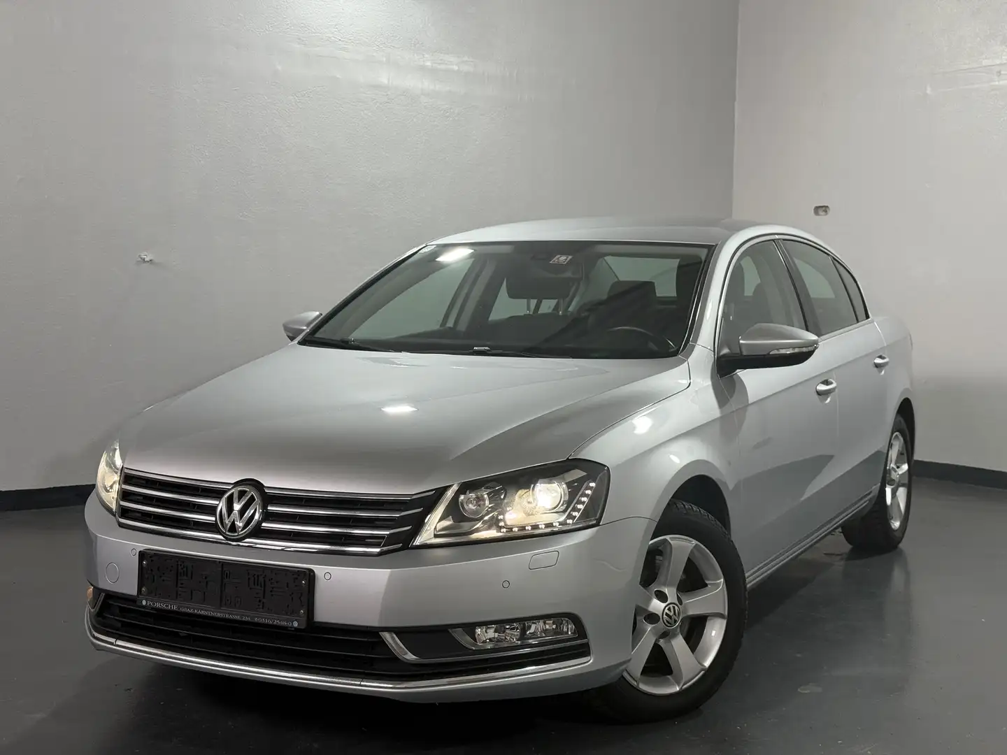 Volkswagen Passat Comfortline BlueMotion Grijs - 1