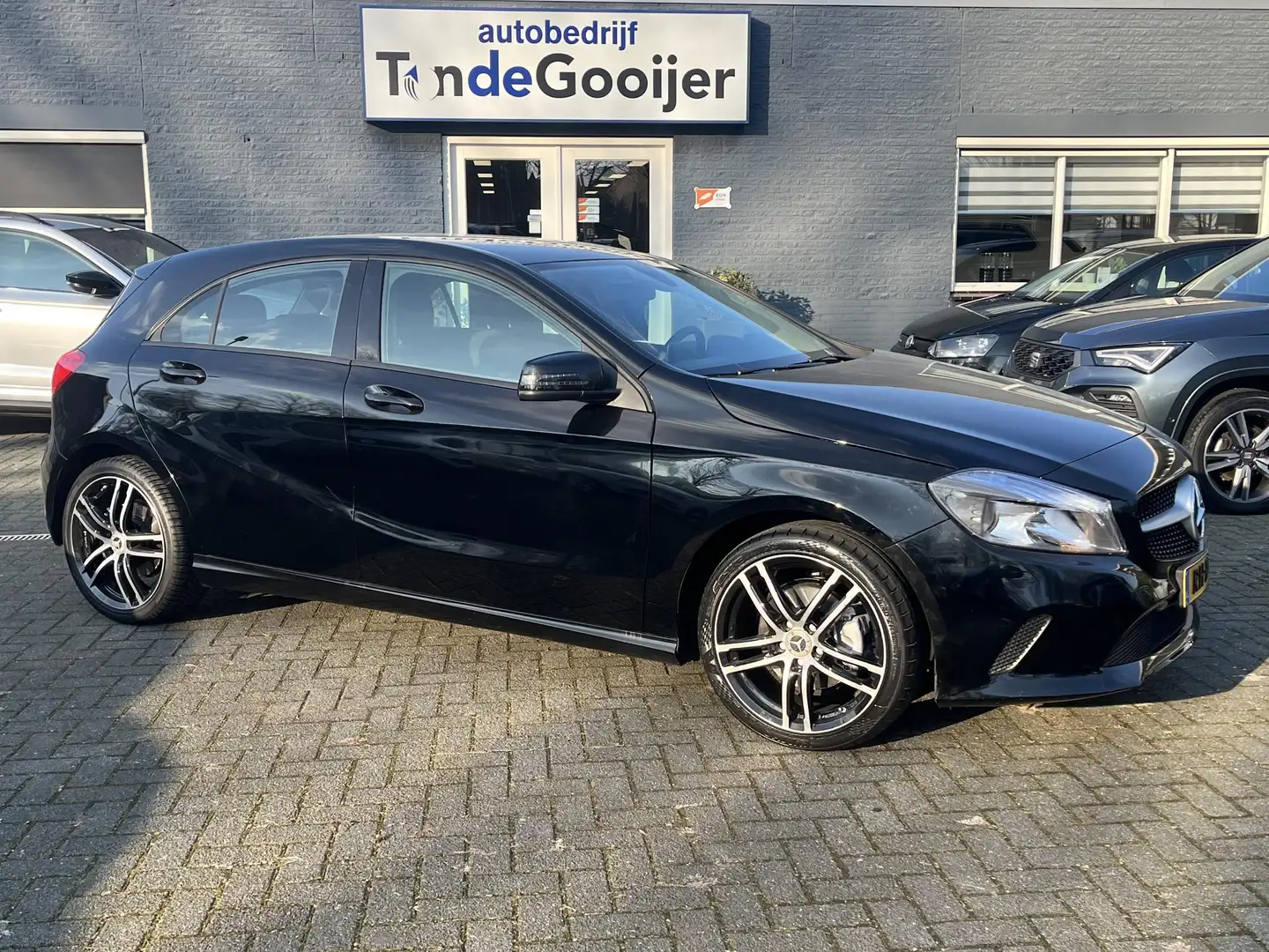 Mercedes-Benz A 160 Aut. Business | NAV. | 18" | Zwart - 1