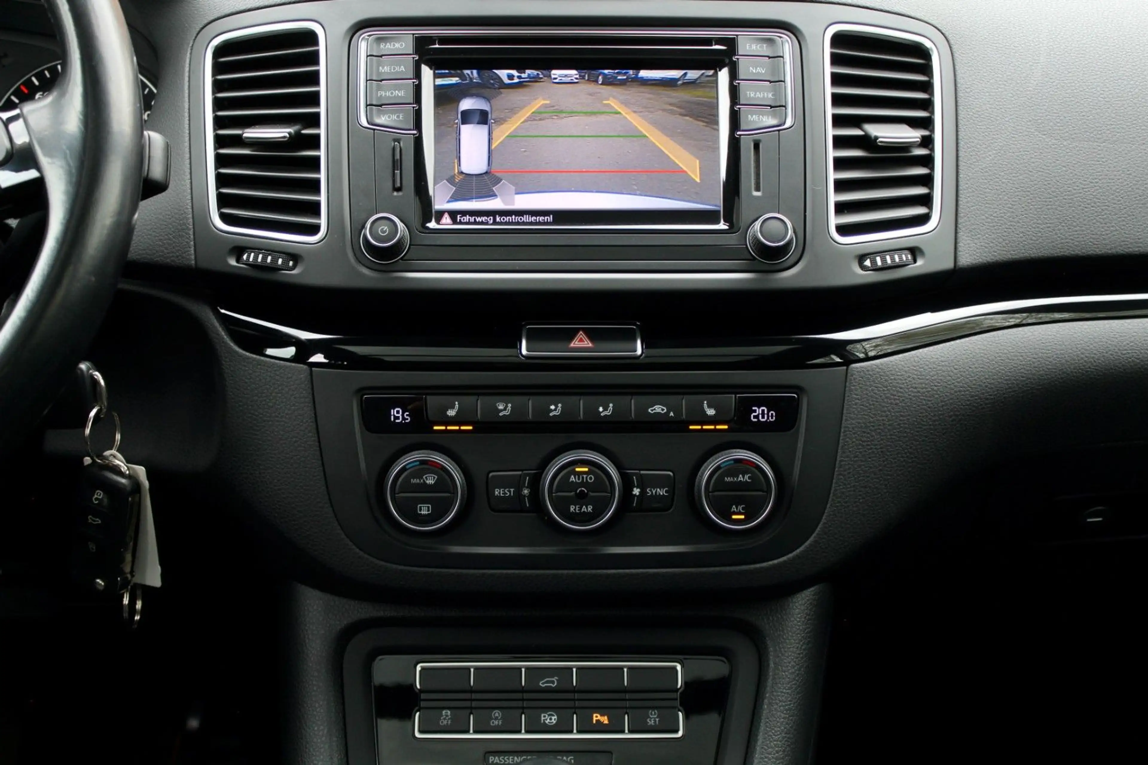 Volkswagen Sharan 4x4 HIGHLINE 1.Hand! 7-SITZE ACC KAM PANO — photo 7
