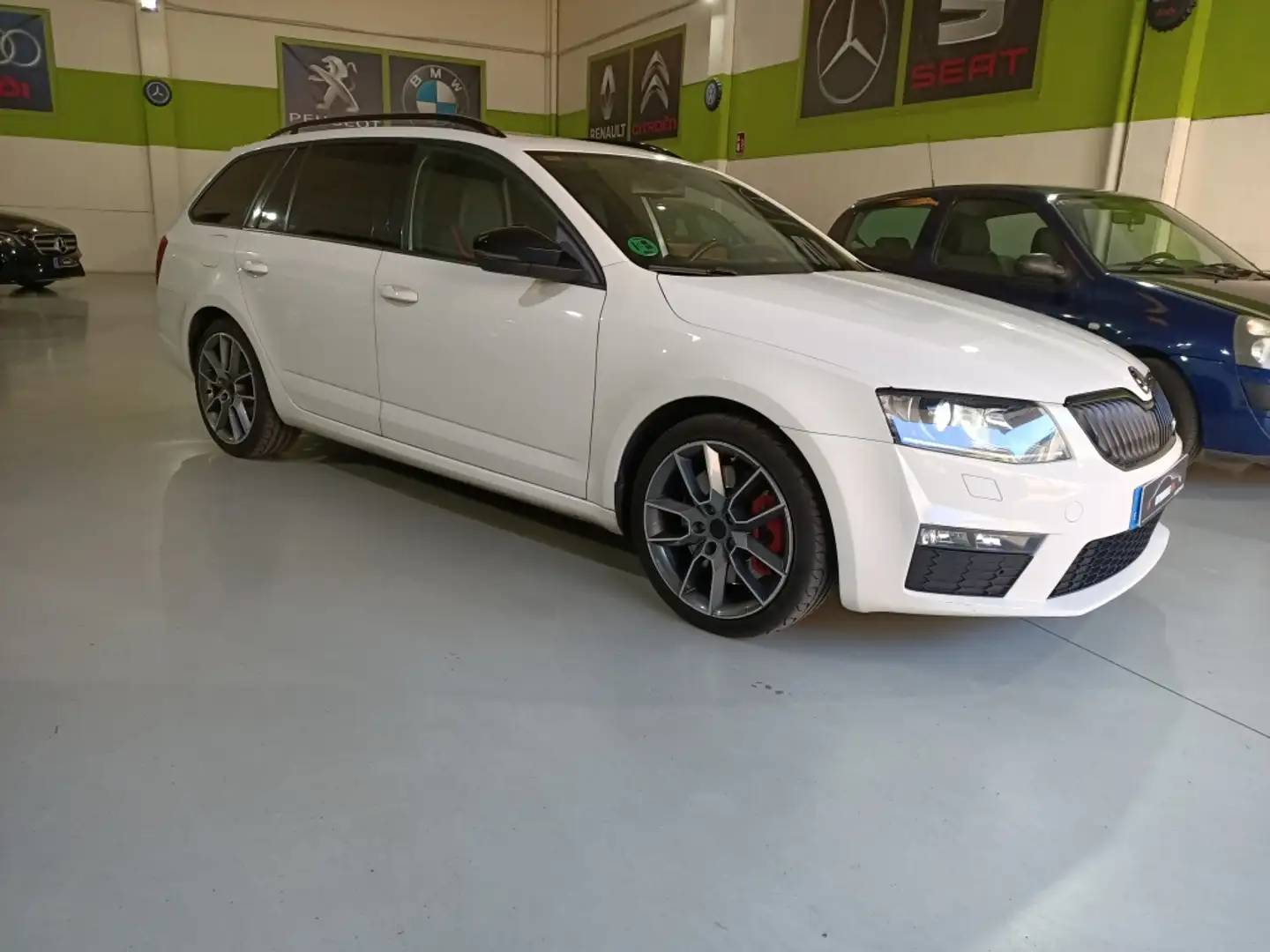 Skoda Octavia 2.0 TSI RS 220 Blanc - 2