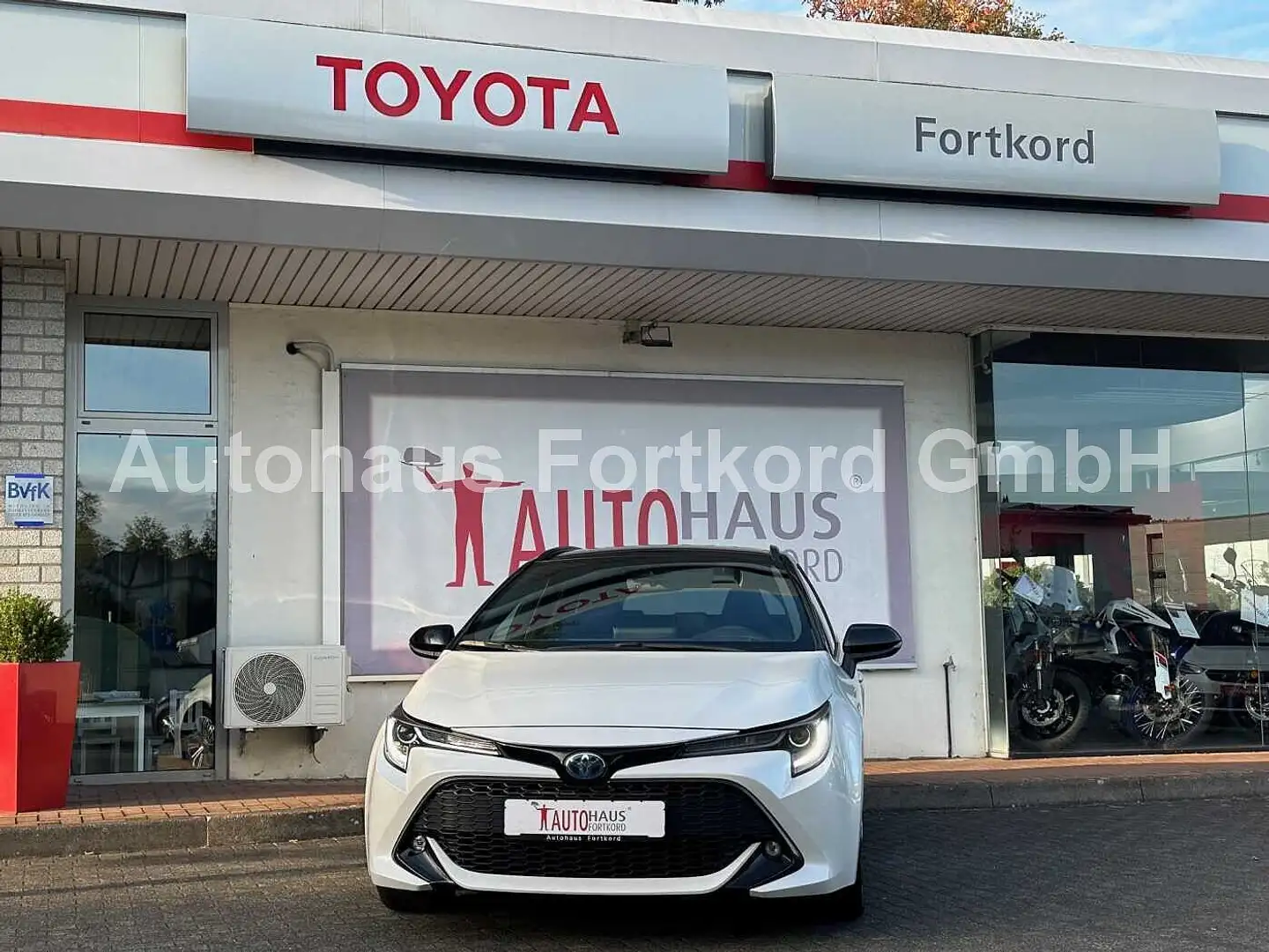 Toyota Corolla Touring Sports 2.0 Hybrid - Style - Navi, LED, HUD Weiß - 1