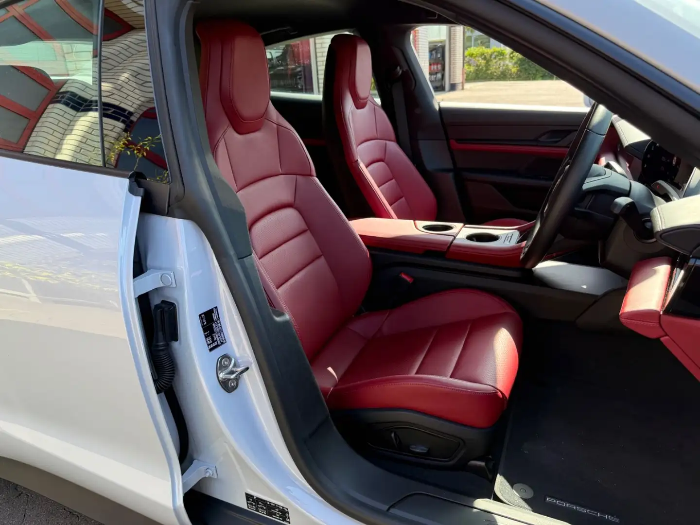 Porsche Taycan TAYCAN RHD RECHTSLENKER, MY 2022 Grau - 2