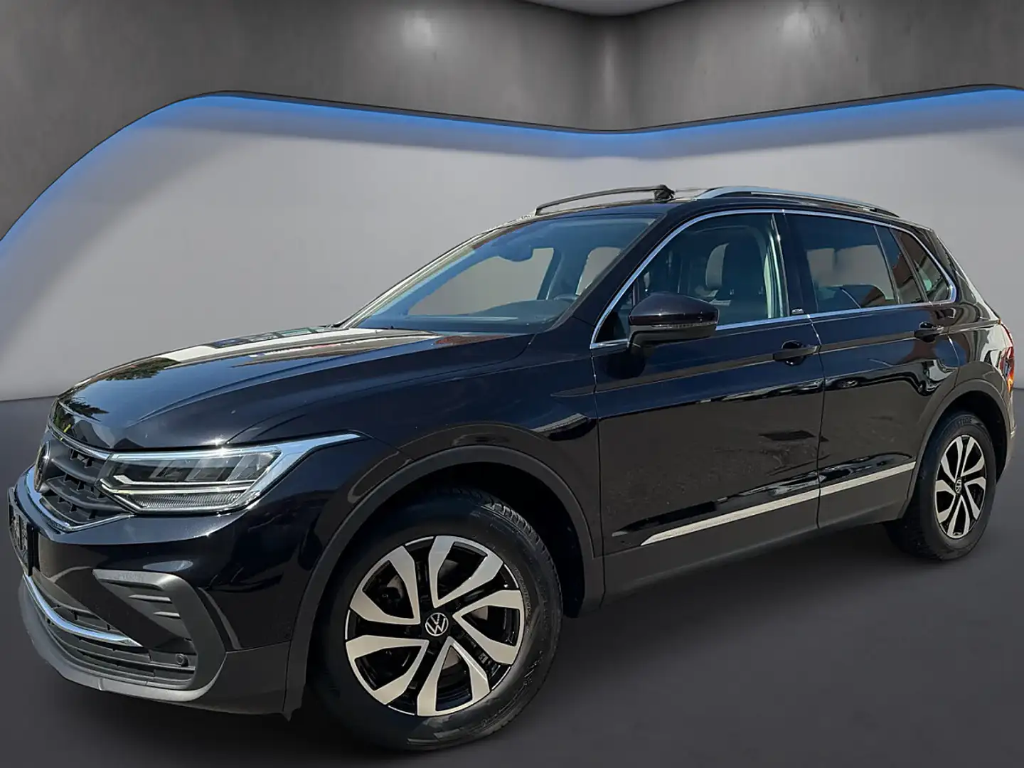 Volkswagen Tiguan 2,0 TDI Active DSG *Pano*Virtual*Kamera*AHK* Schwarz - 2