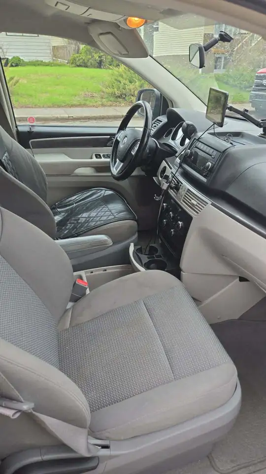 Volkswagen Routan снимка Volkswagen Routan