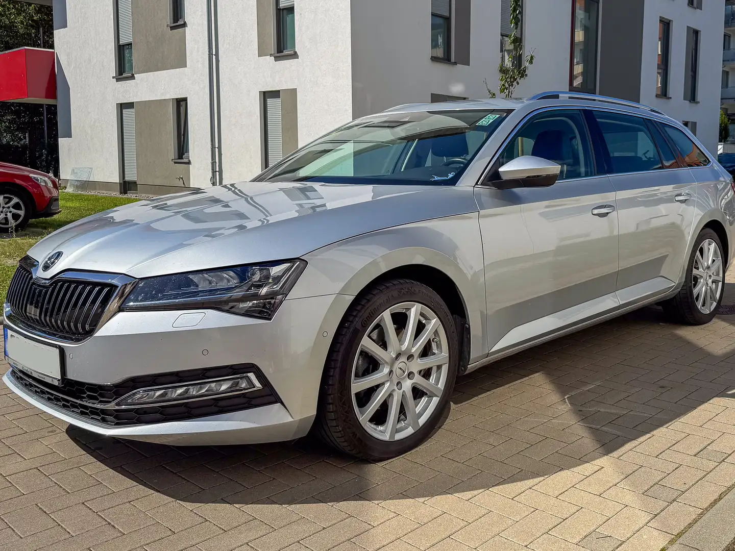 Skoda Superb Superb Combi 2.0 TDI DSGStyle Silber - 1