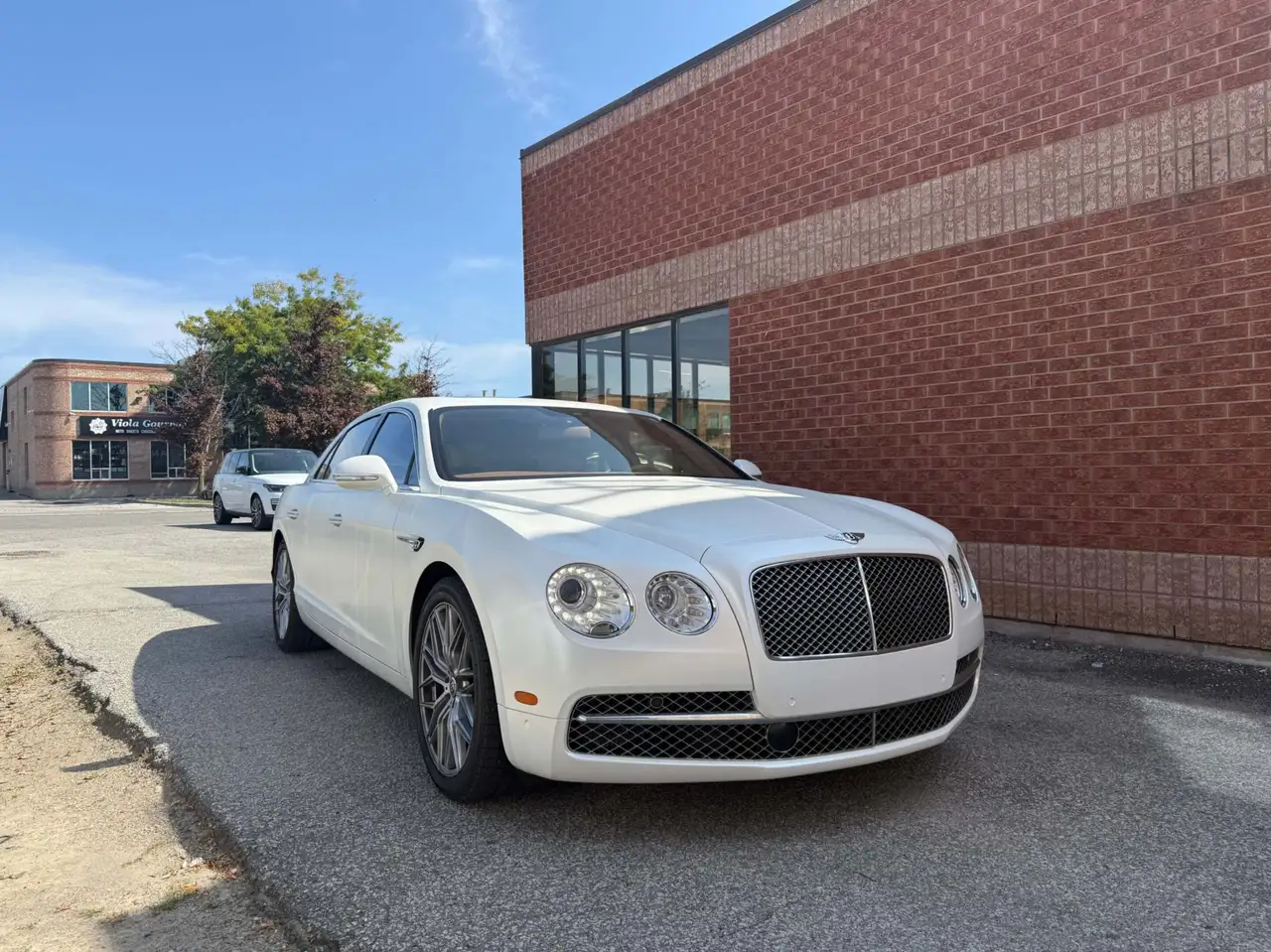 Bentley Flying Spur снимка Bentley Flying Spur