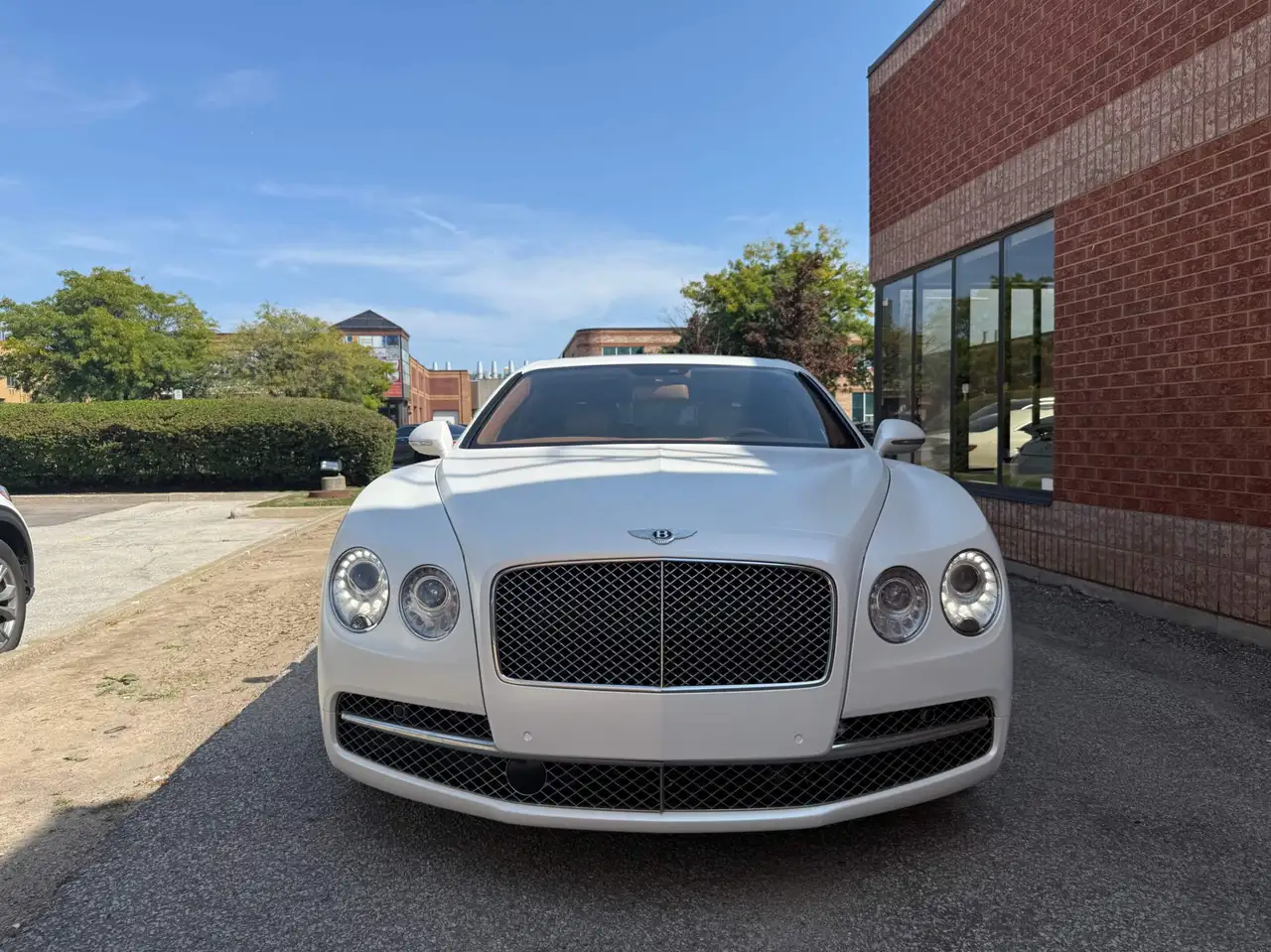 Bentley Flying Spur снимка Bentley Flying Spur
