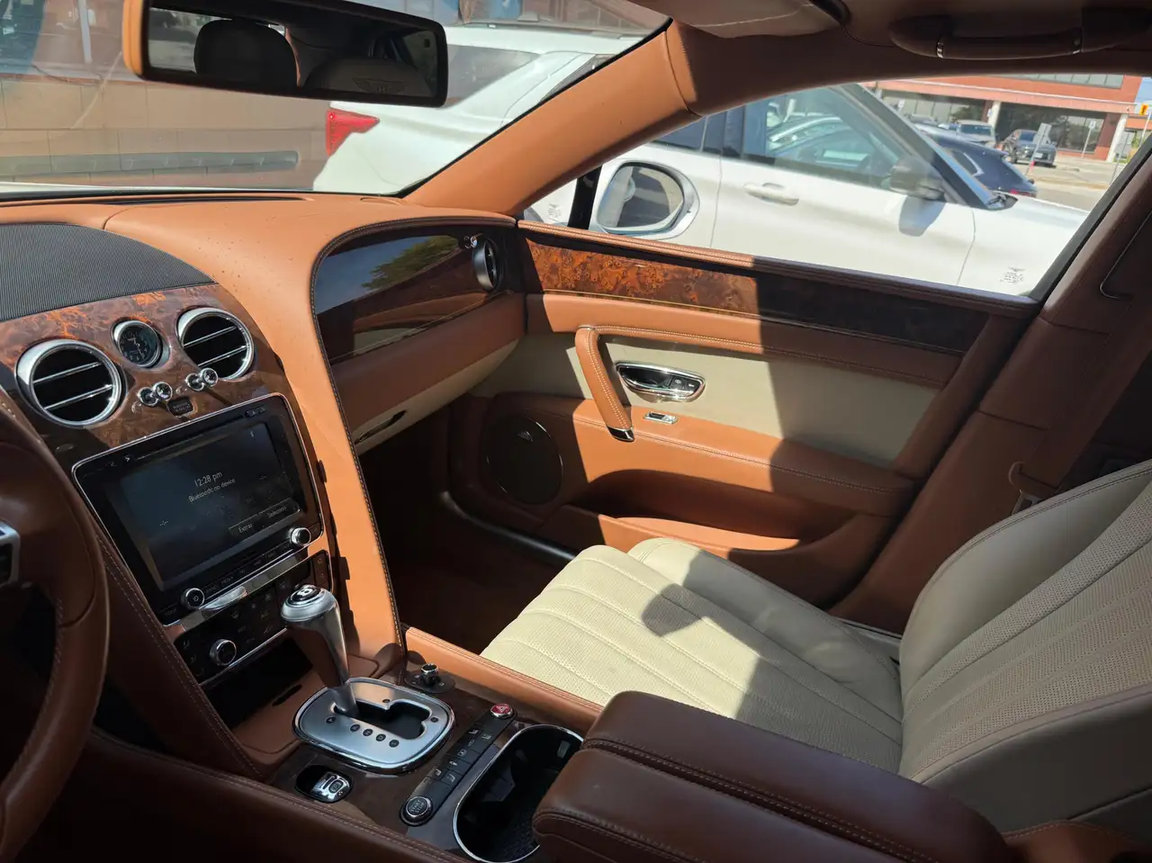 Bentley Flying Spur снимка Bentley Flying Spur