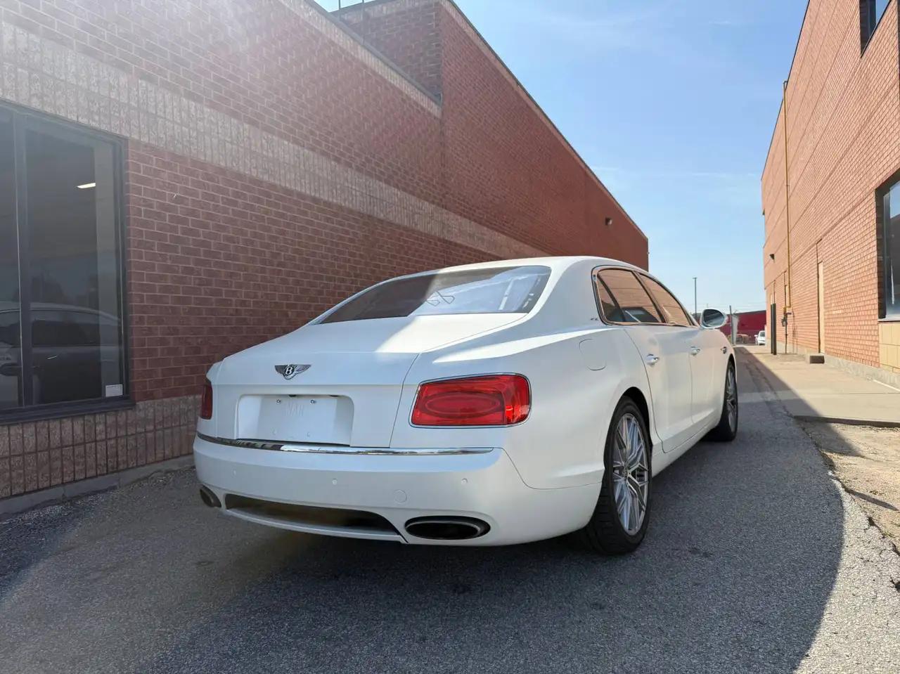 Bentley Flying Spur снимка Bentley Flying Spur
