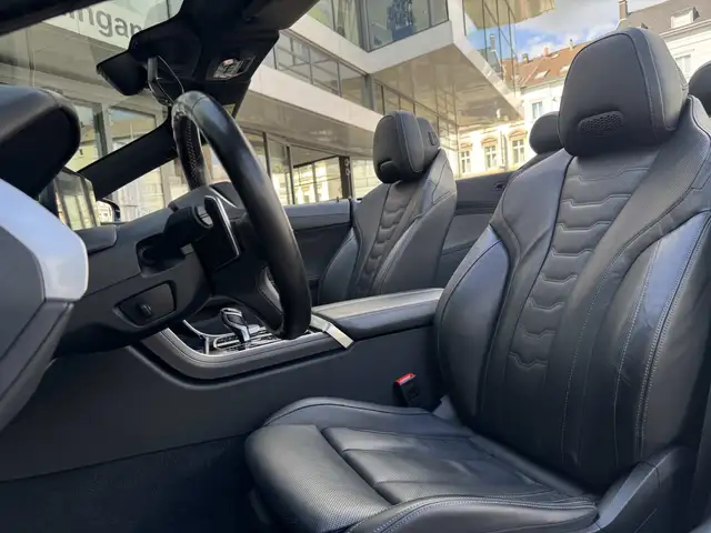 BMW 8 Series view 10
