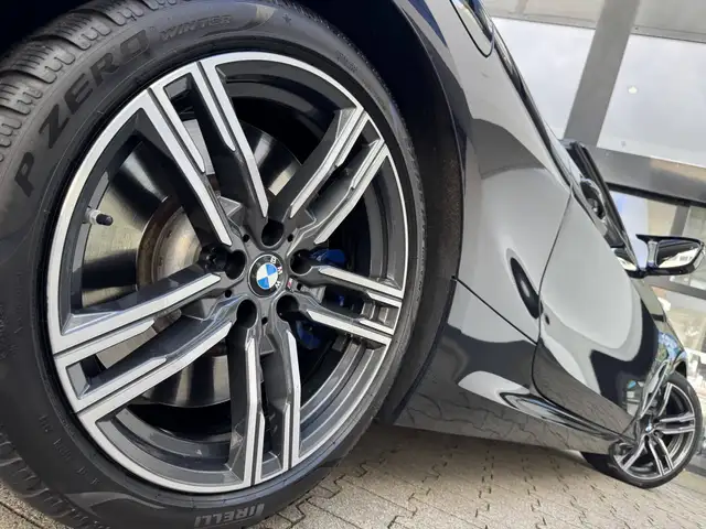BMW 8 Series view 6