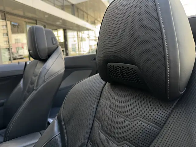 BMW 8 Series view 12