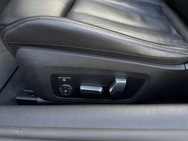 BMW 8 Series view 11