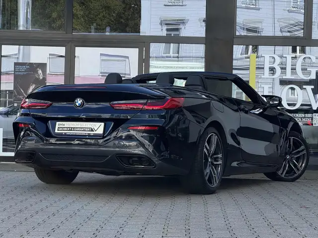 BMW 8 Series view 3