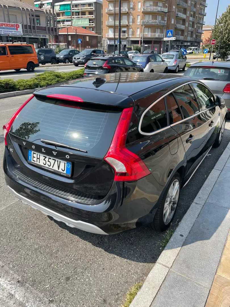 Volvo V60 2.0 d3 Momentum geartronic crna - 2