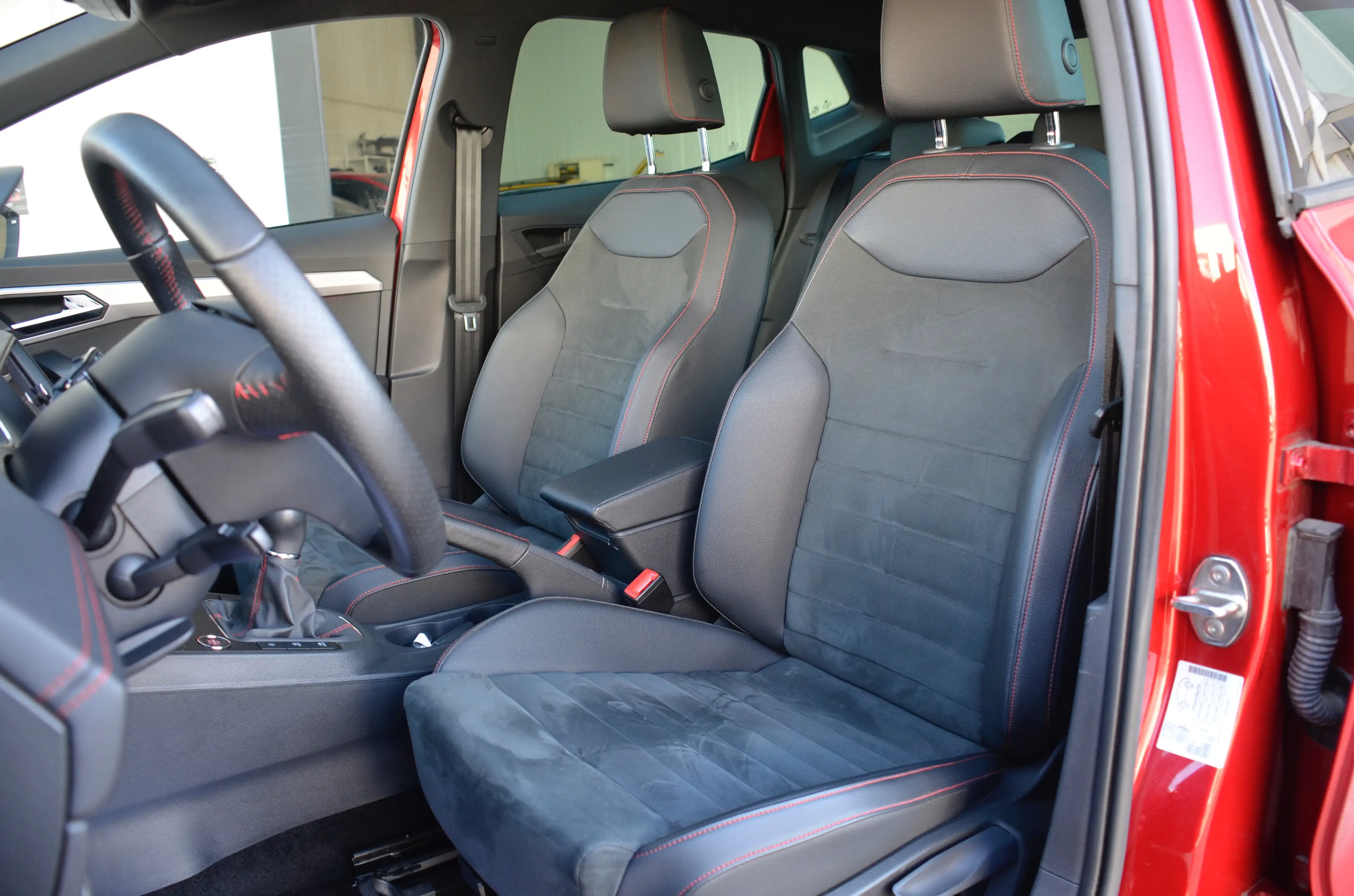 SEAT Ibiza Ibiza 1.0 TSI FR Limited — photo 12