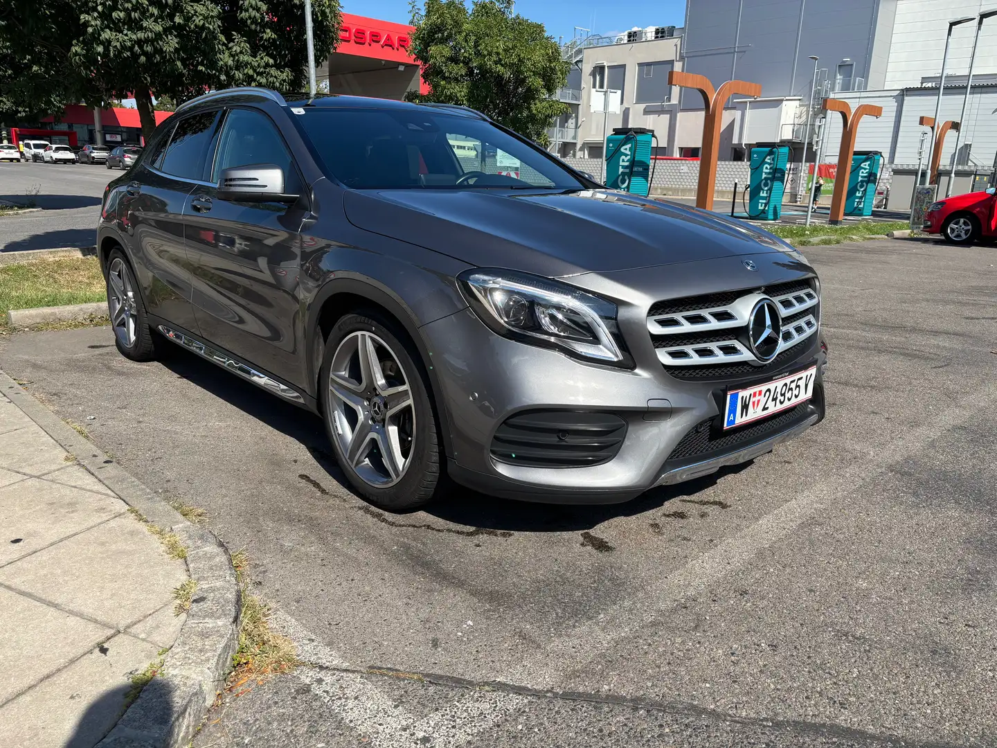 Mercedes-Benz GLA 220 GLA 220 4MATIC Aut. Grau - 2