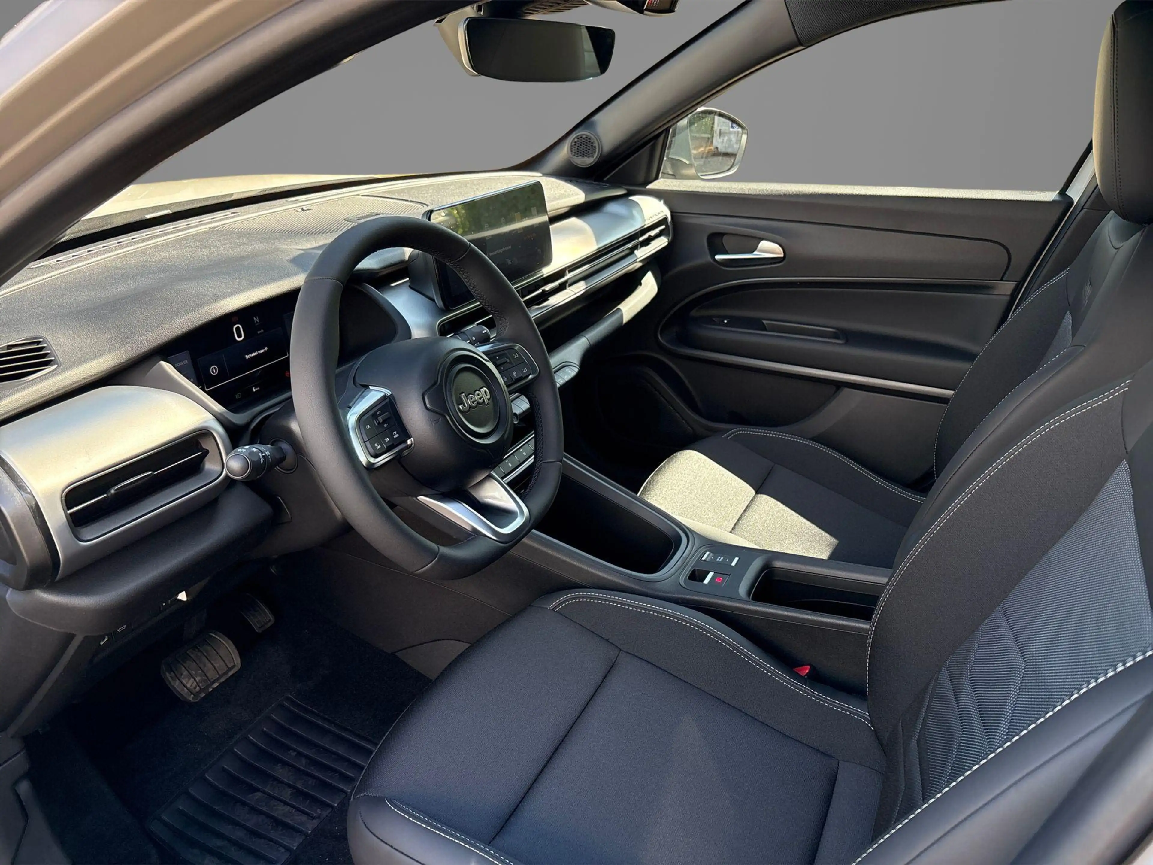 Jeep Avenger 1.2 e-Hybrid Black Edition | Camera | Apple Carpla — photo 3