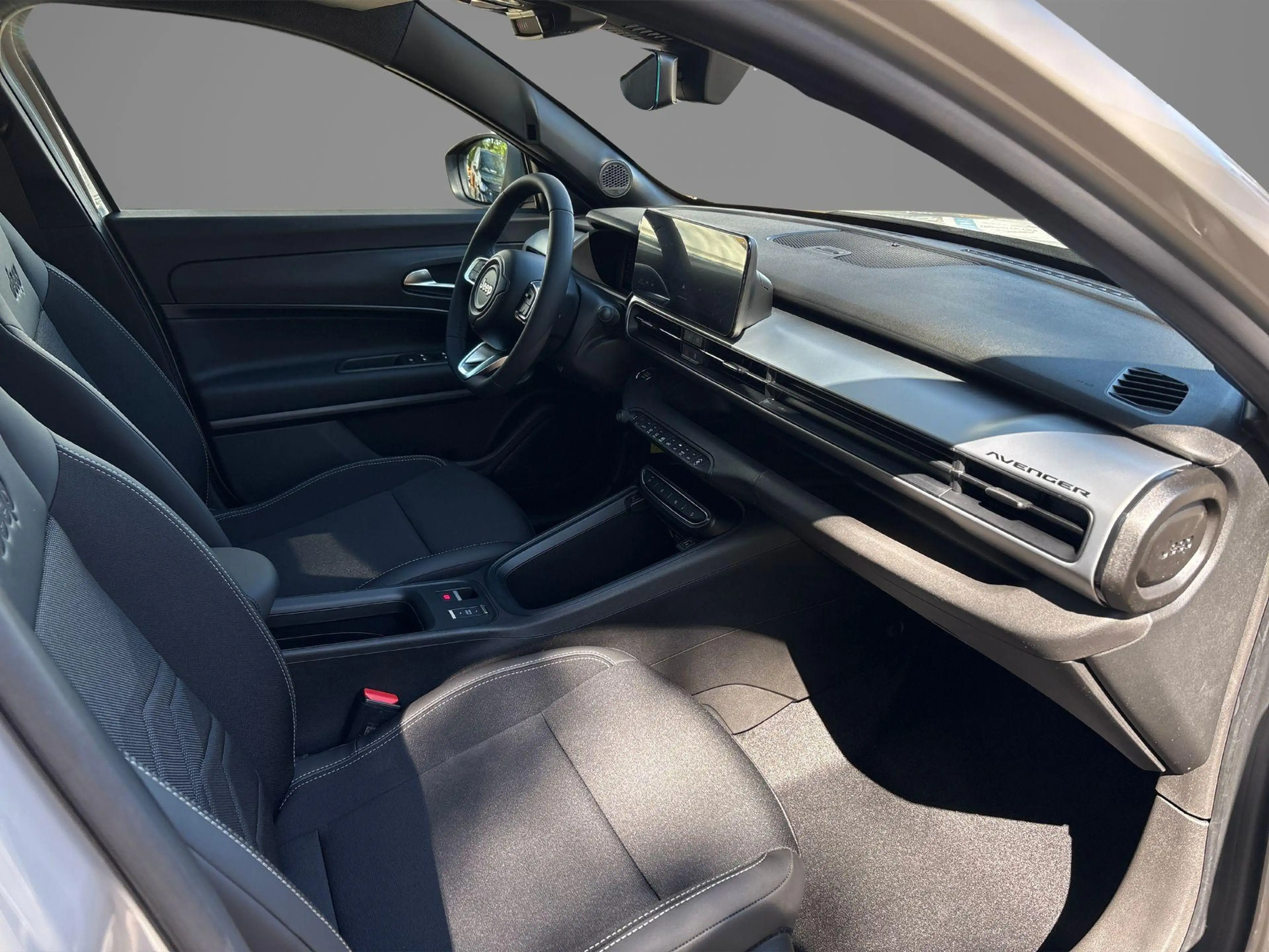 Jeep Avenger 1.2 e-Hybrid Black Edition | Camera | Apple Carpla — photo 6