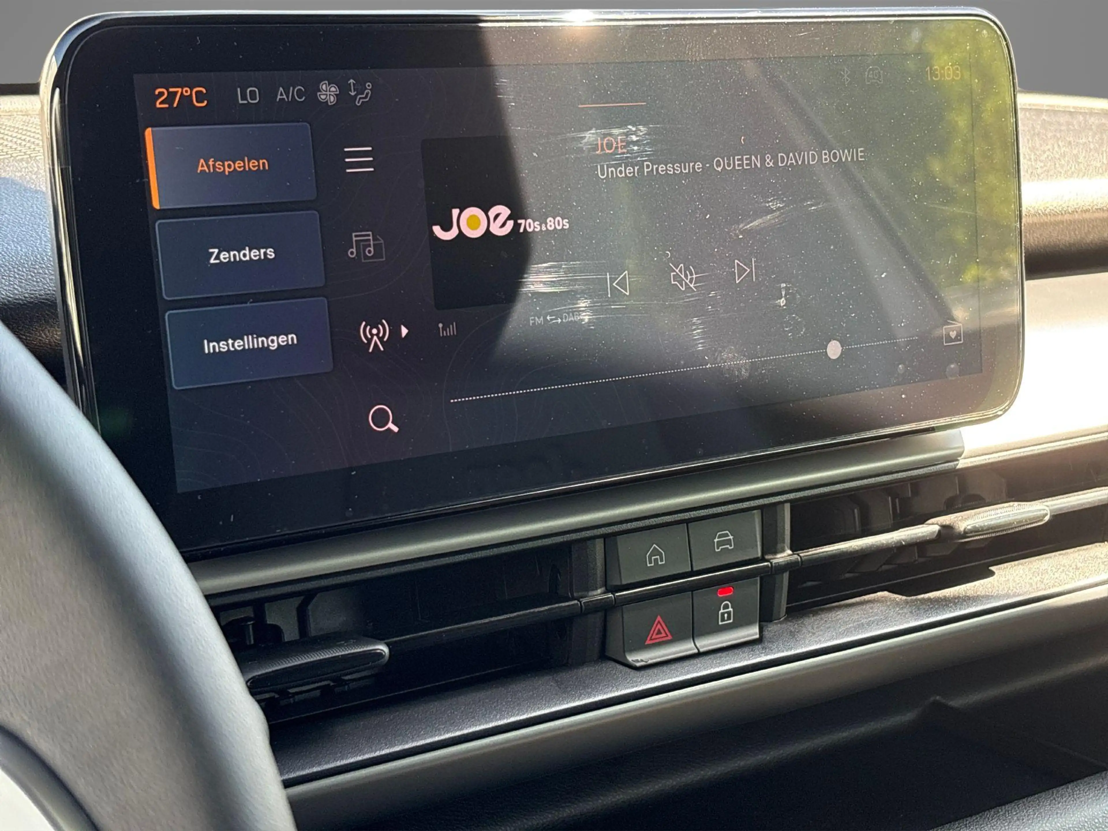 Jeep Avenger 1.2 e-Hybrid Black Edition | Camera | Apple Carpla — photo 13