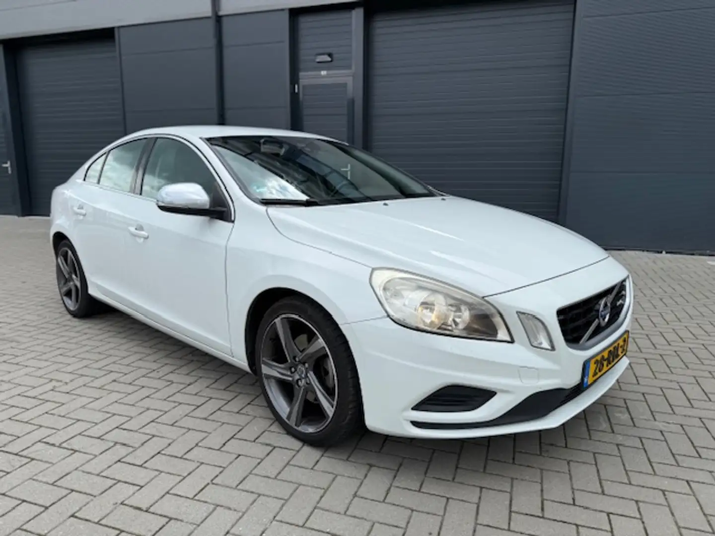Volvo S60 1.6 T3 R-Design Nette NL Auto ! Alb - 2