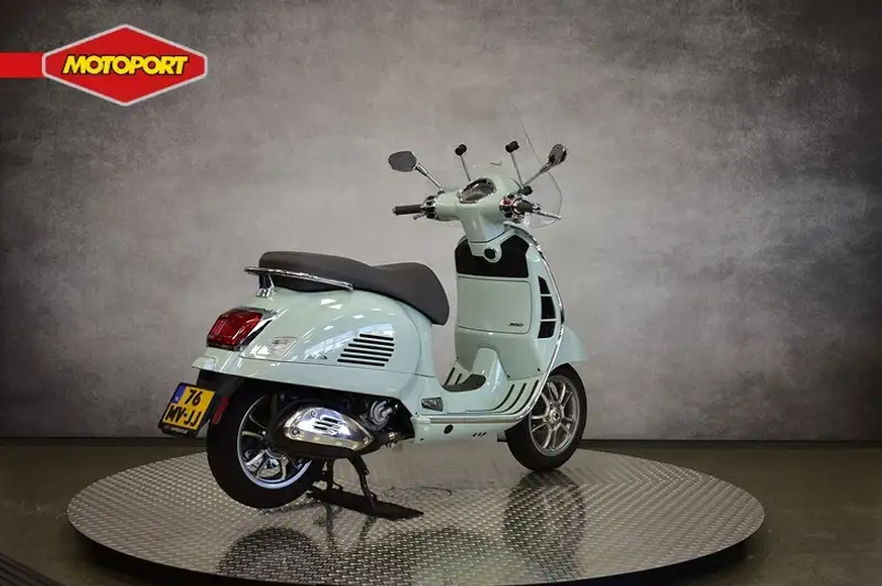 Vespa GTS 300 - foto 8