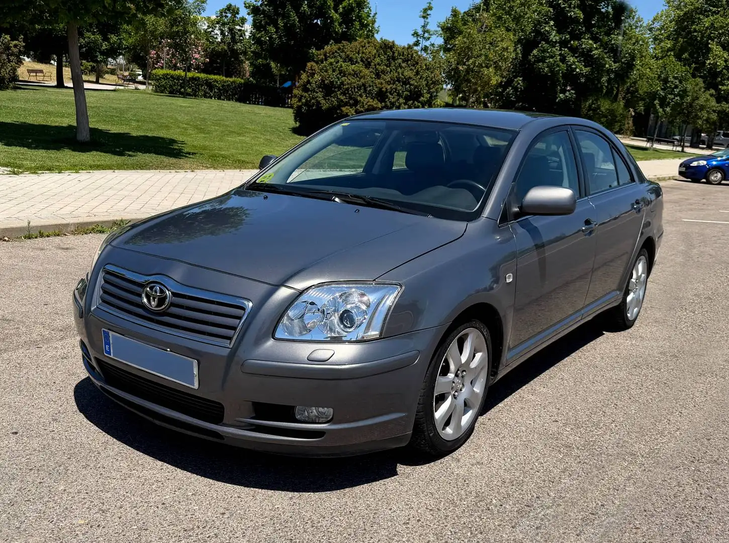 Toyota Avensis Avensis 2.0 VVT-i Executive Executive Gris - 1