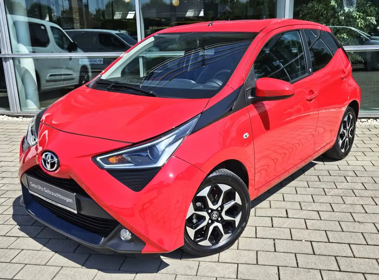 Toyota Aygo X x-shift x-play club Червоний - 1