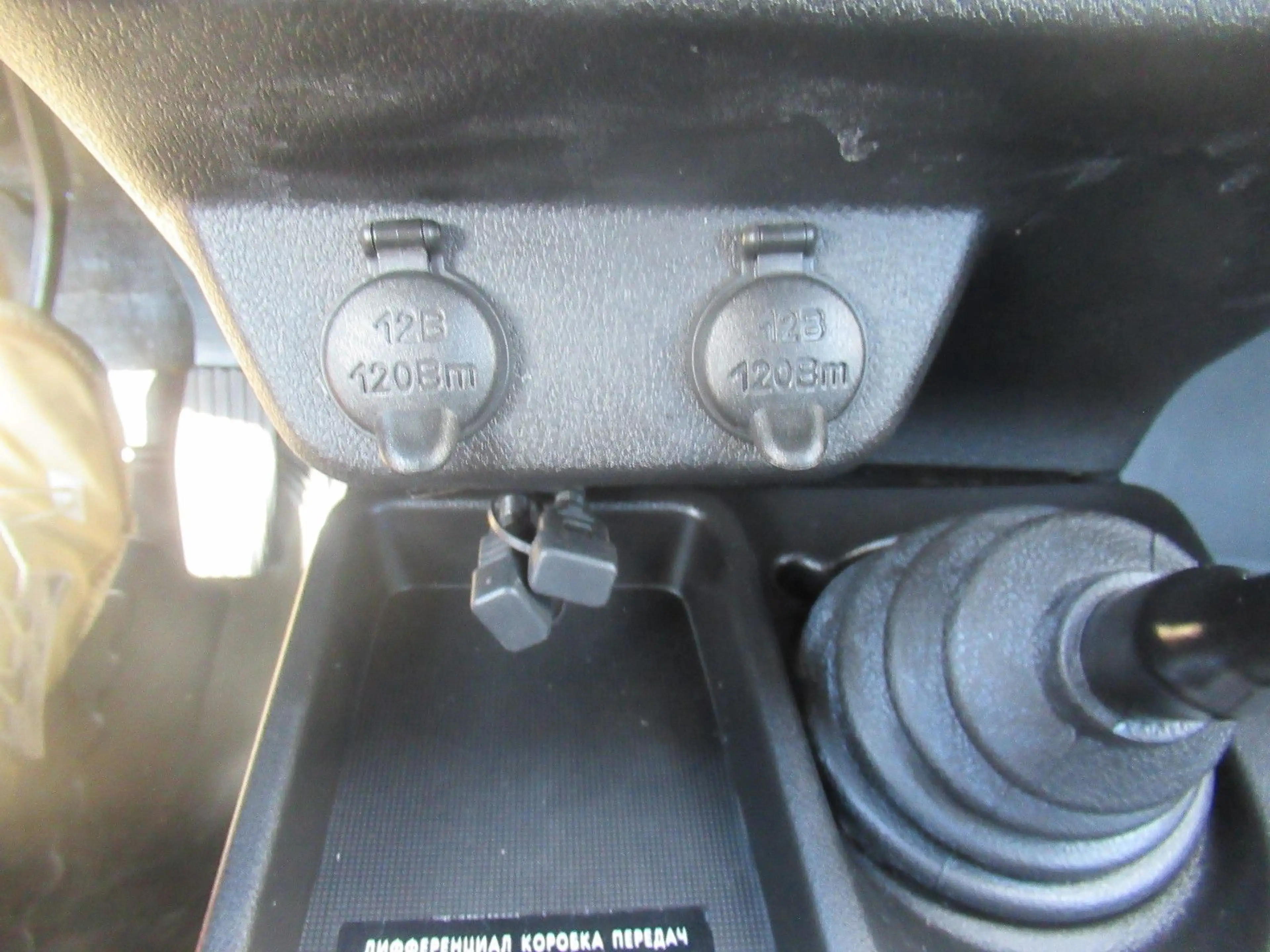 Lada Niva URBAN 4x4 KLIMA SHZG RADIO BLACK EDITION — photo 13