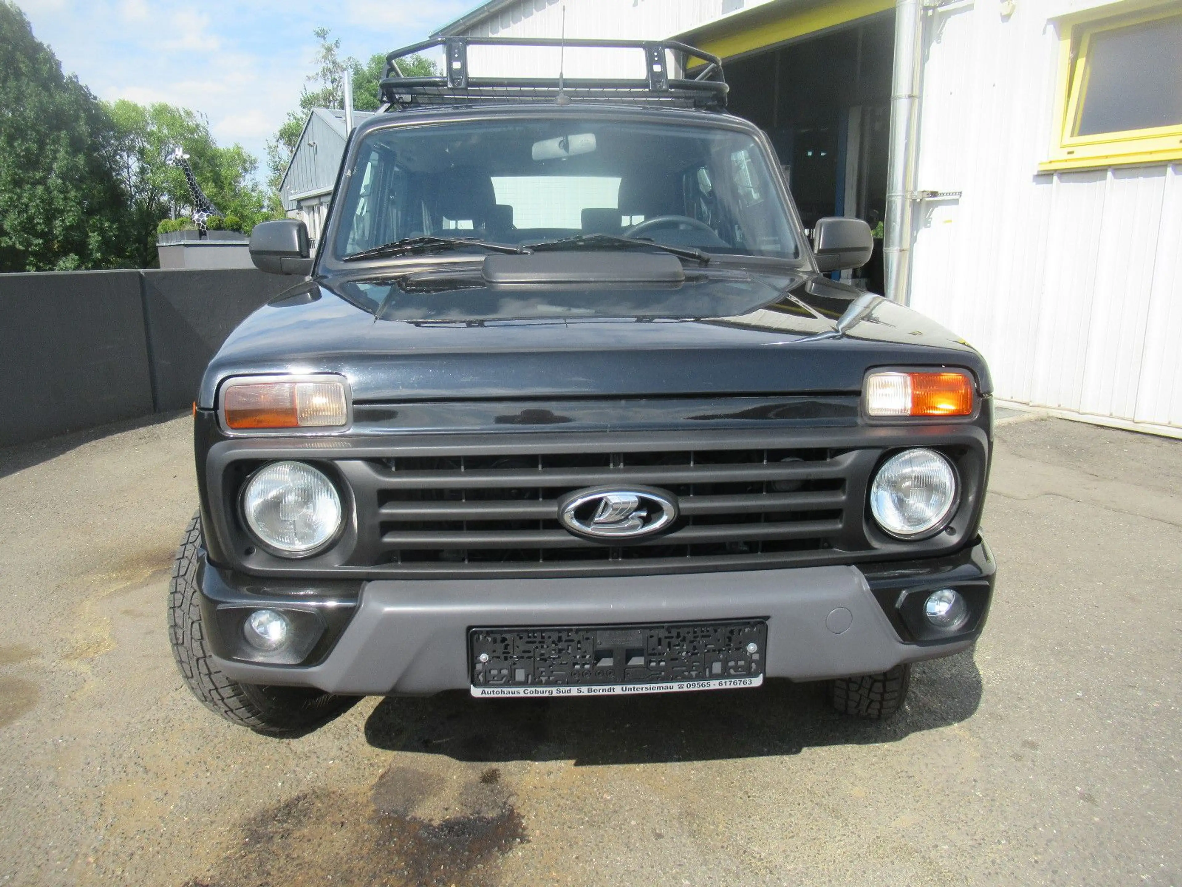 Lada Niva URBAN 4x4 KLIMA SHZG RADIO BLACK EDITION — photo 2