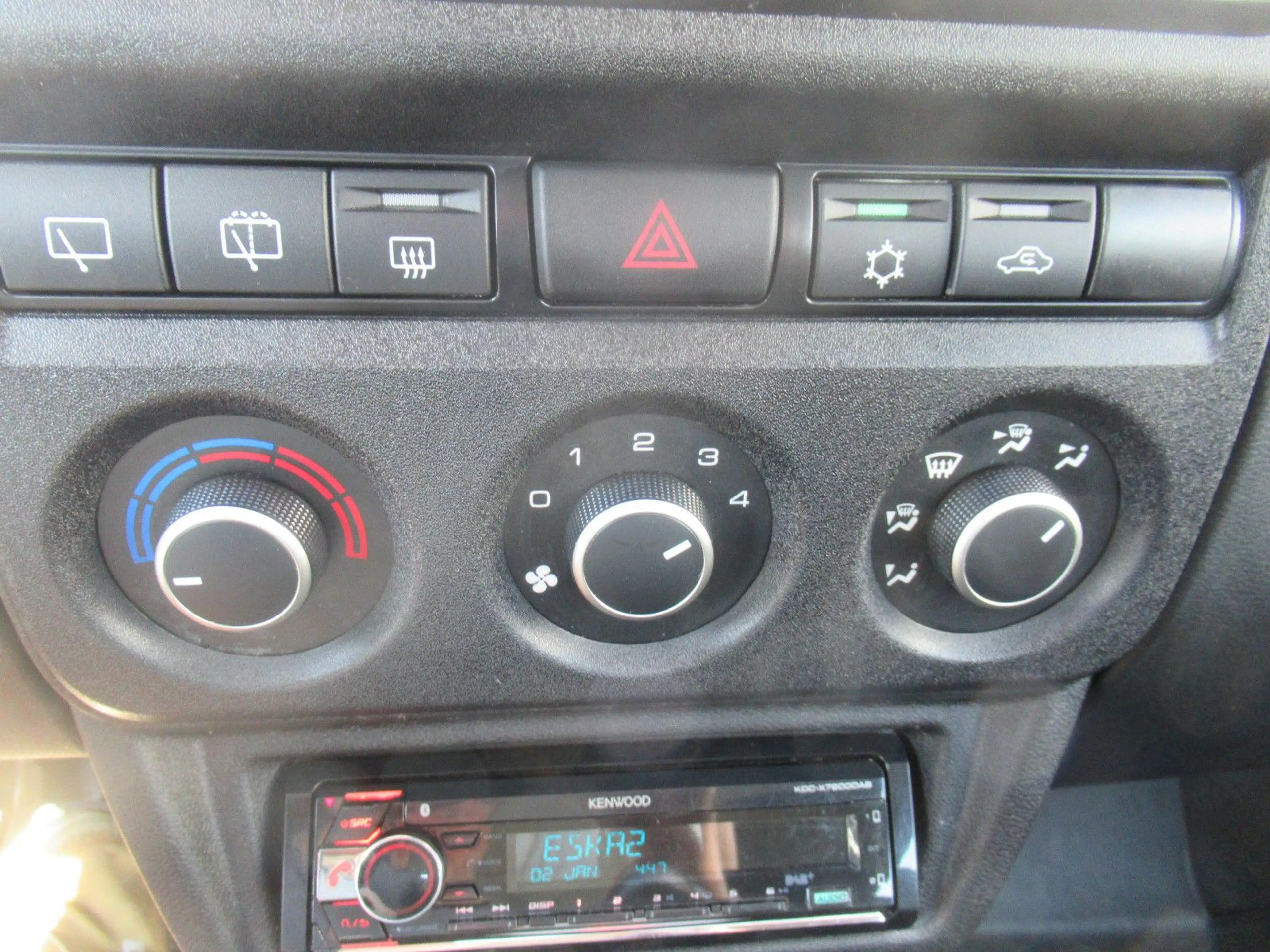 Lada Niva URBAN 4x4 KLIMA SHZG RADIO BLACK EDITION — photo 11