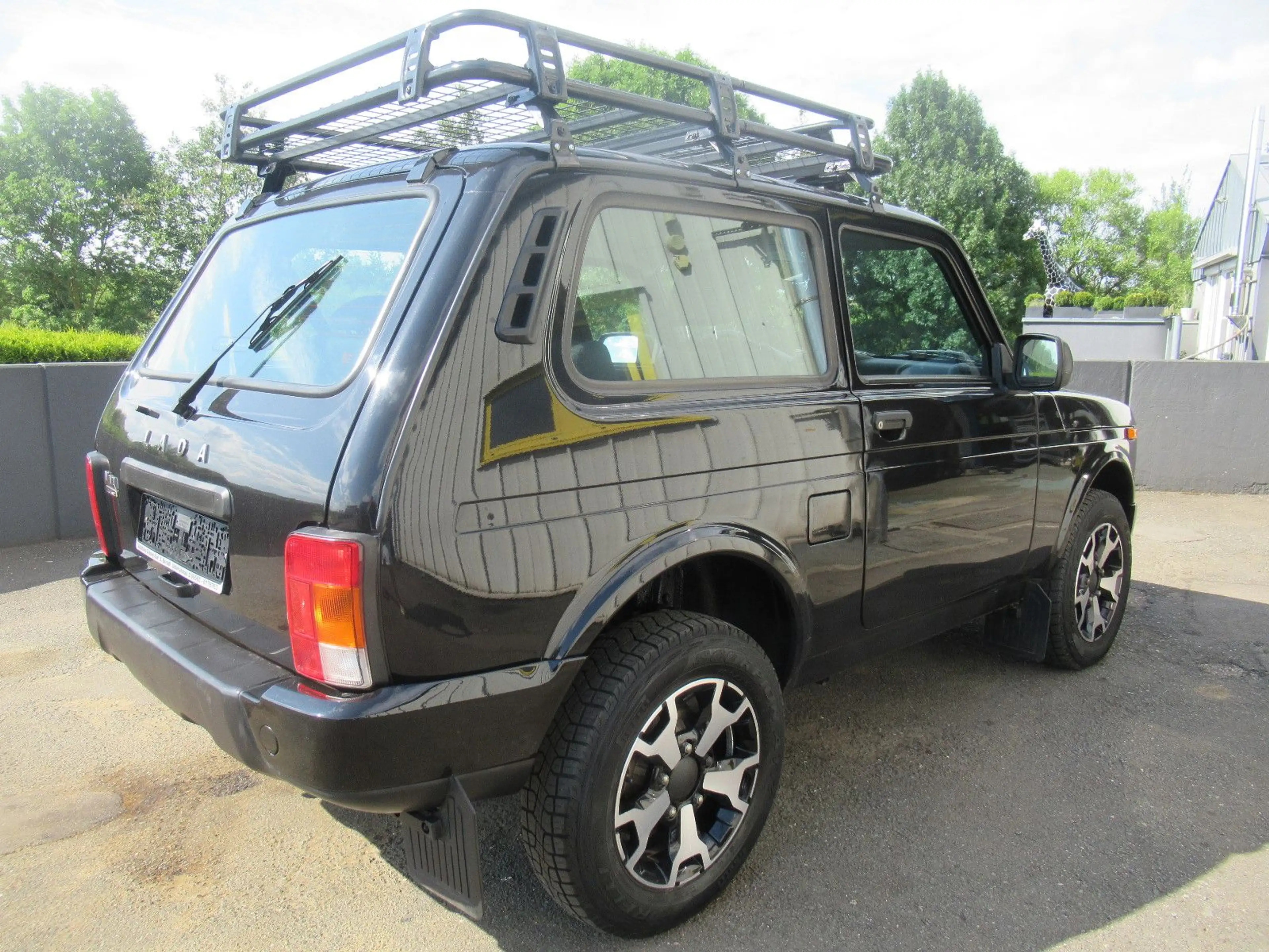 Lada Niva URBAN 4x4 KLIMA SHZG RADIO BLACK EDITION — photo 5