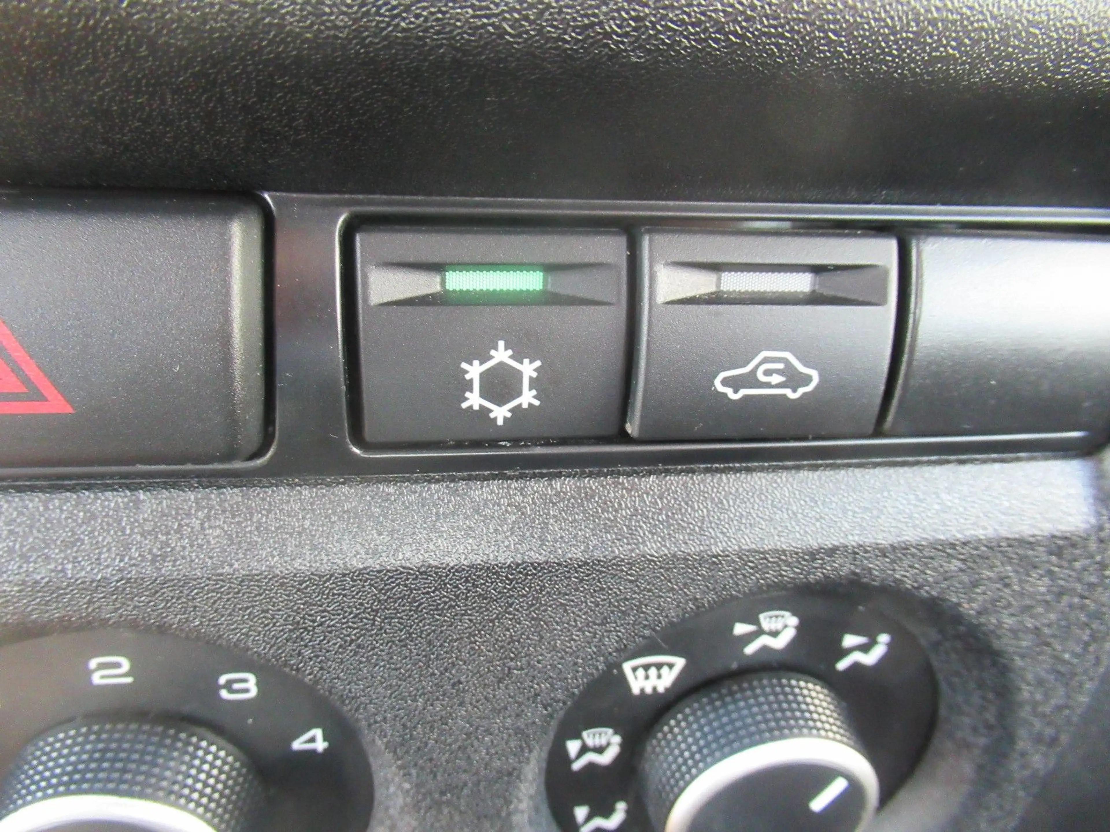 Lada Niva URBAN 4x4 KLIMA SHZG RADIO BLACK EDITION — photo 10