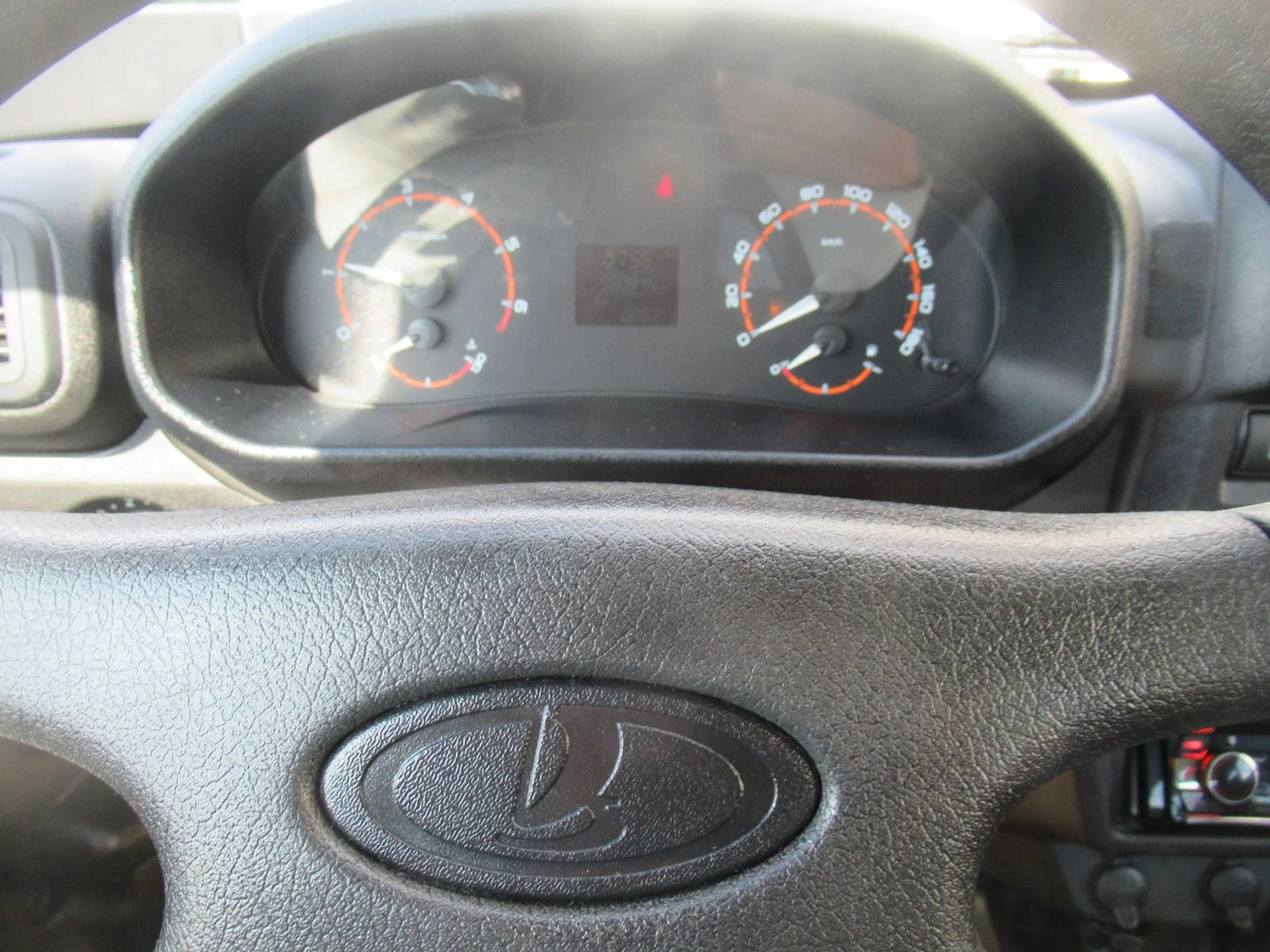 Lada Niva URBAN 4x4 KLIMA SHZG RADIO BLACK EDITION — photo 8