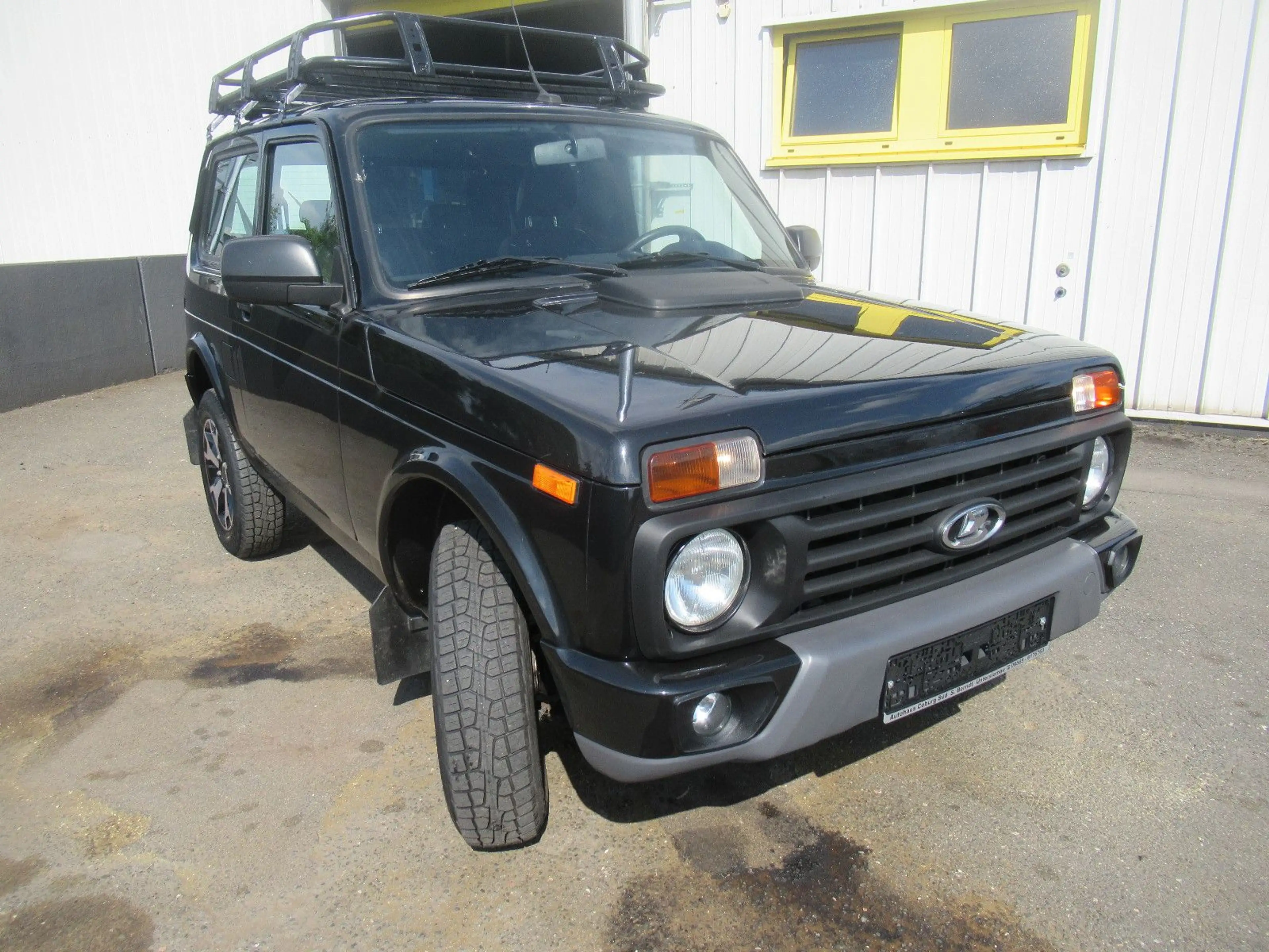 Lada Niva URBAN 4x4 KLIMA SHZG RADIO BLACK EDITION — photo 3