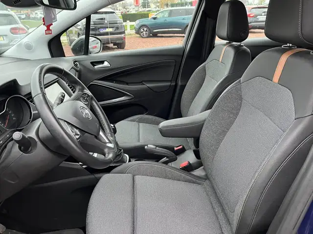 Opel Crossland view 3