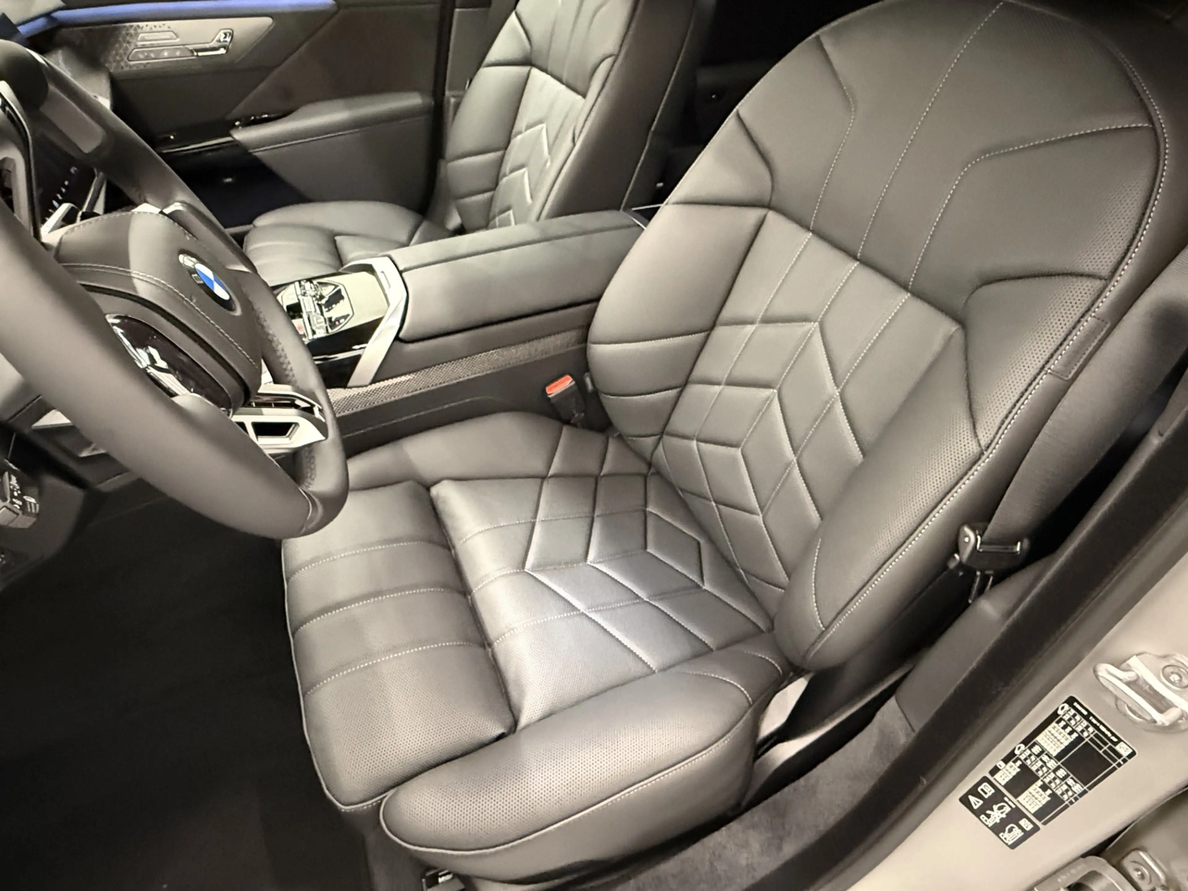 BMW 740 xDrive — photo 12