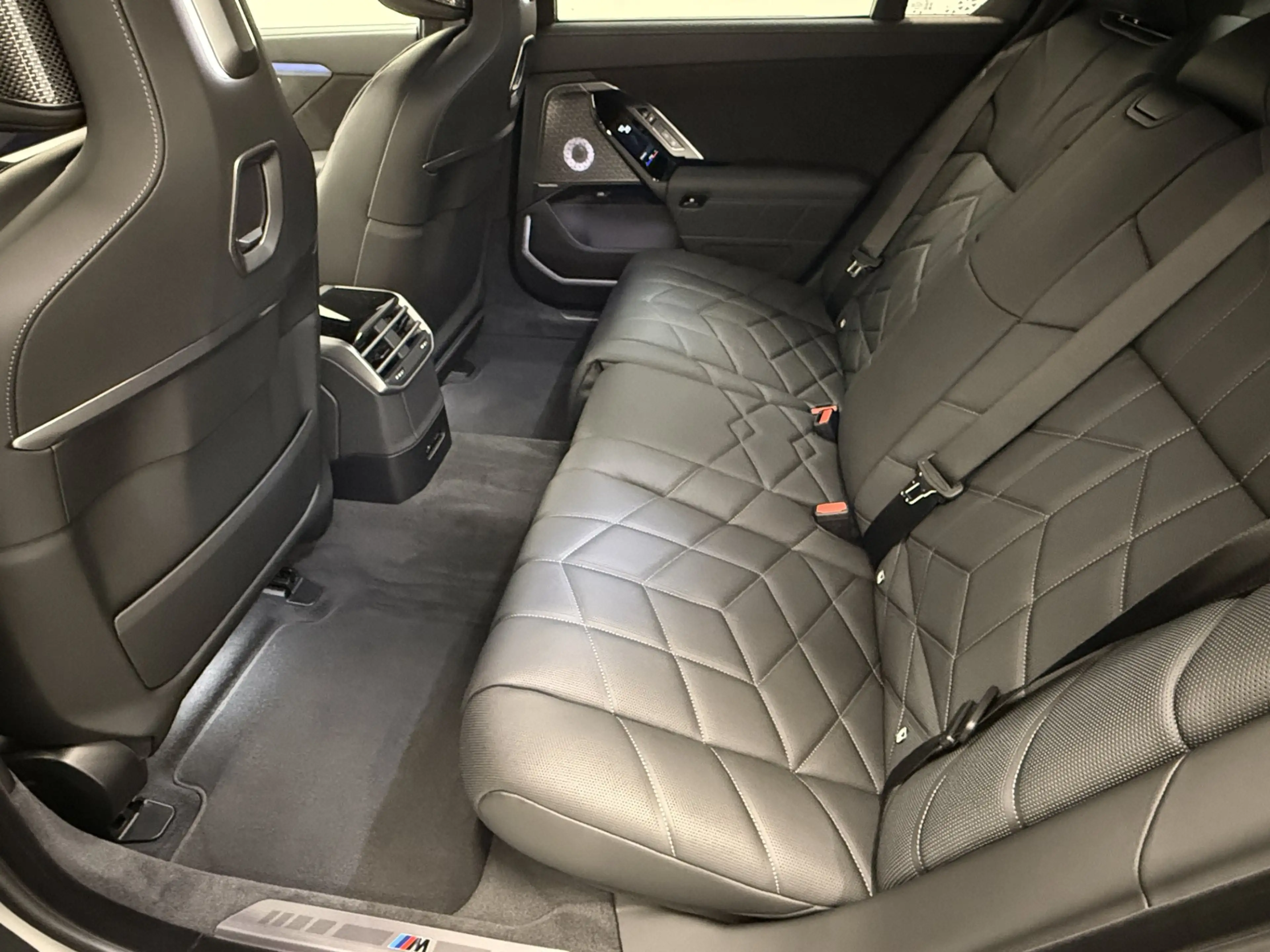 BMW 740 xDrive — photo 13