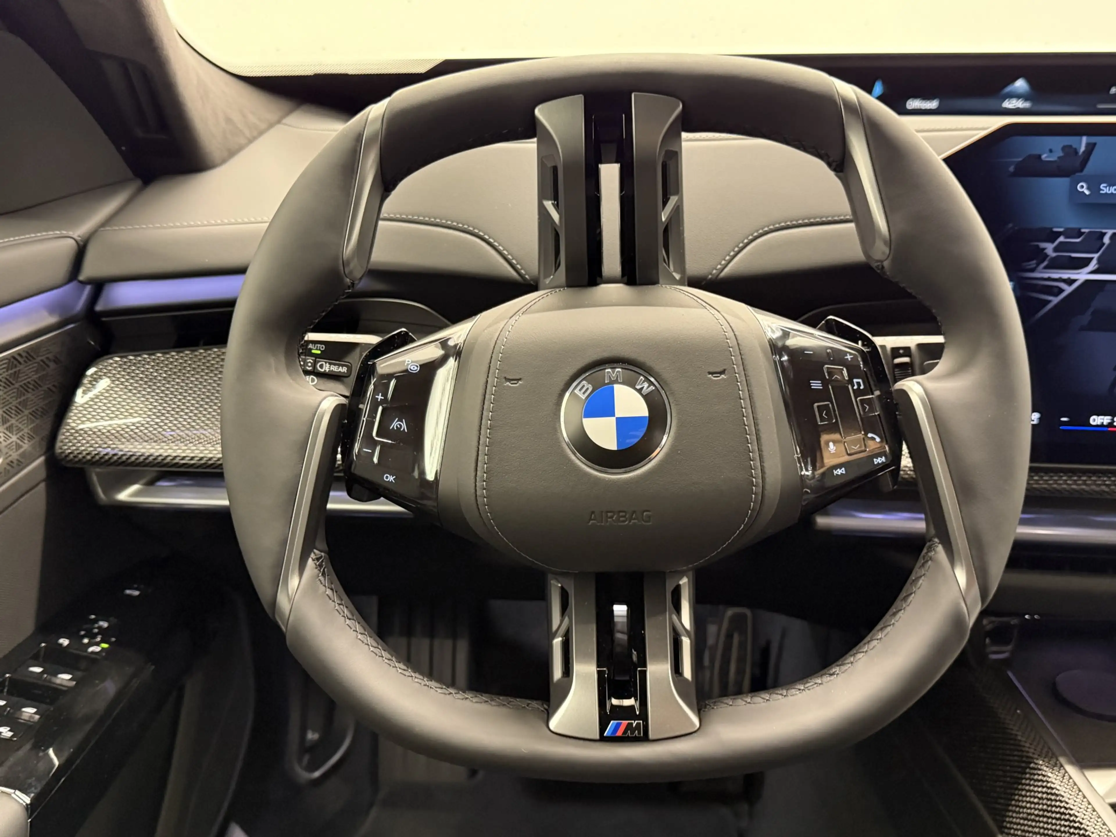 BMW 740 xDrive — photo 10