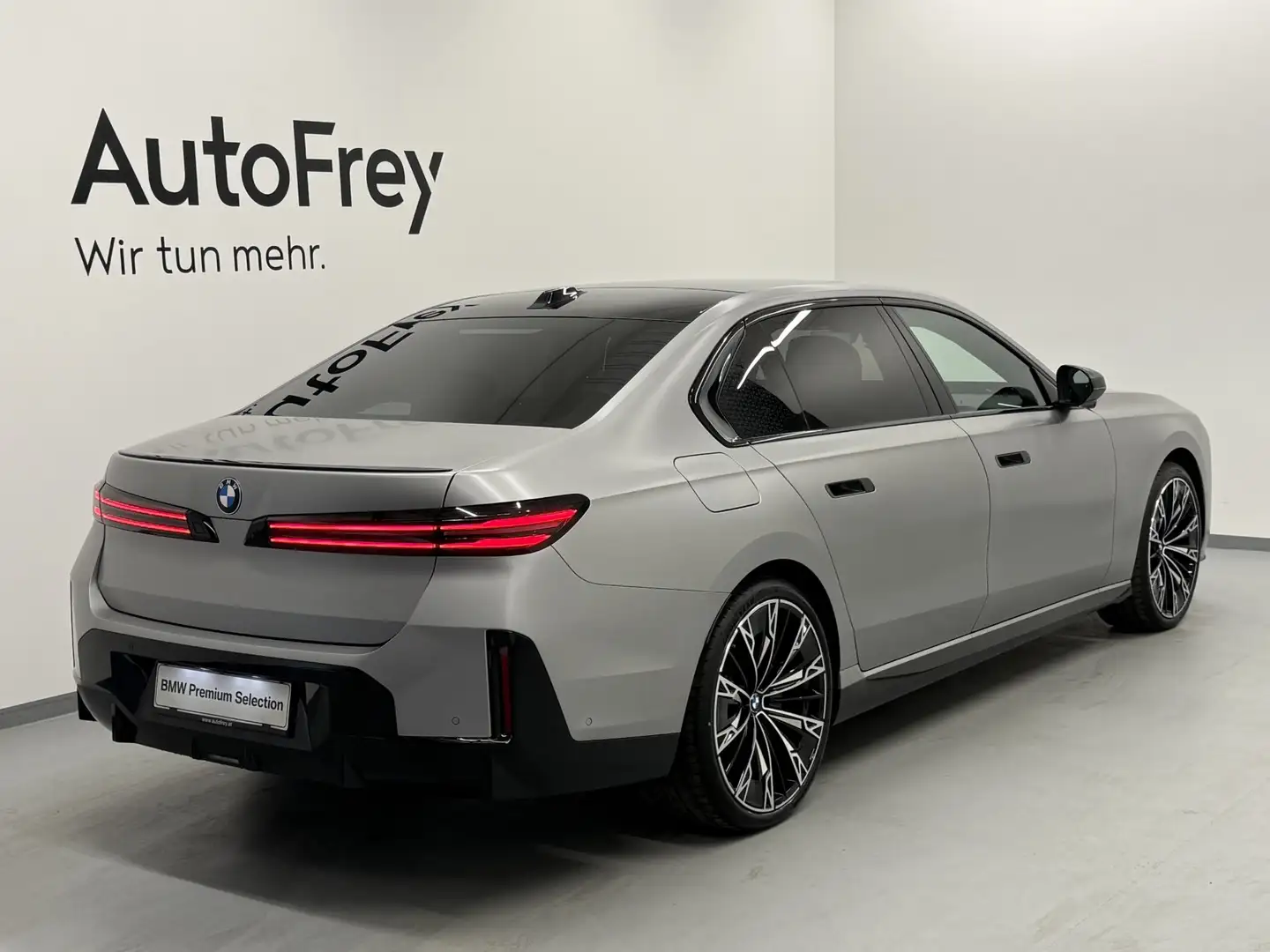 BMW 740 xDrive Silber - 2