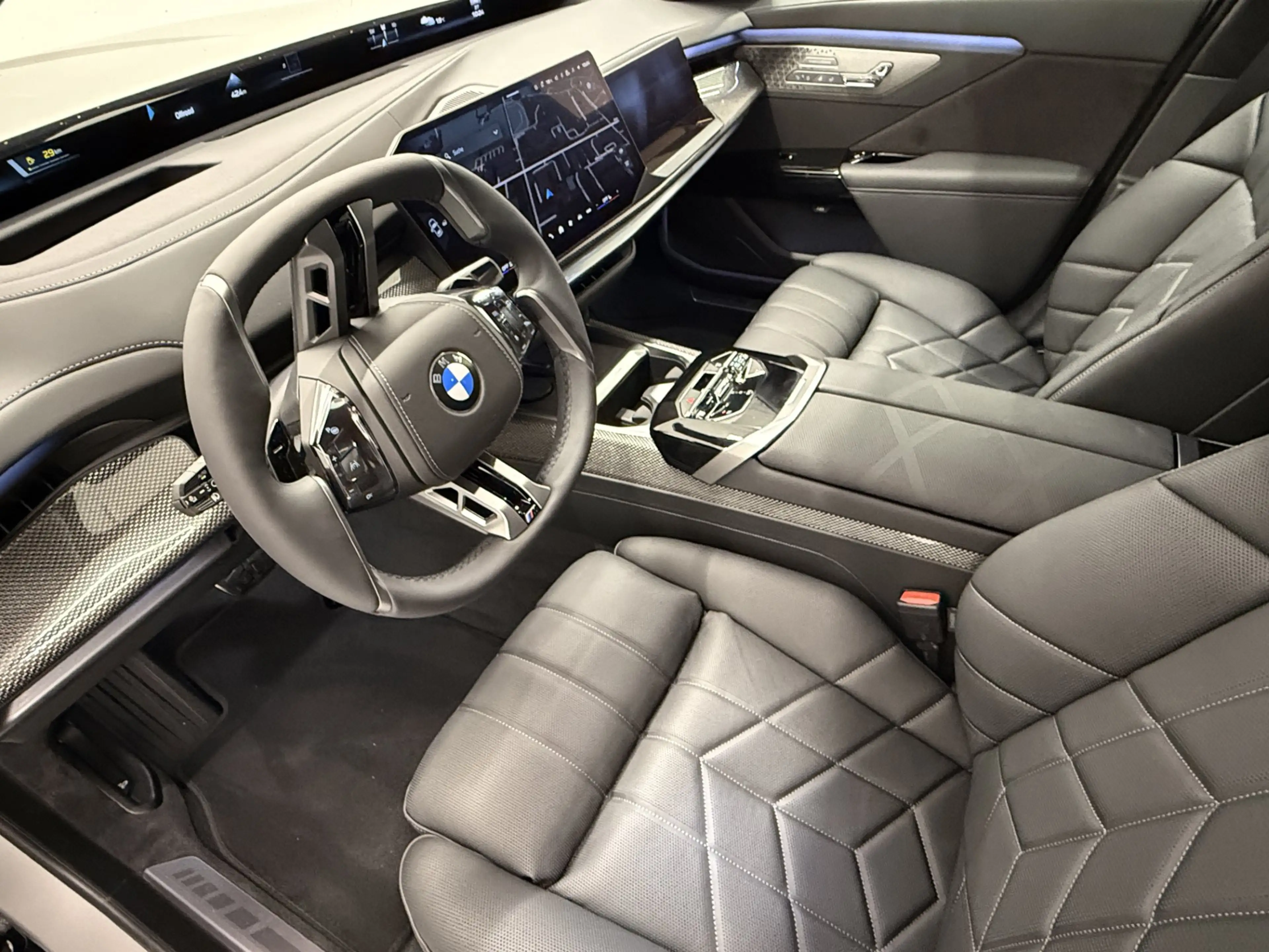 BMW 740 xDrive — photo 7
