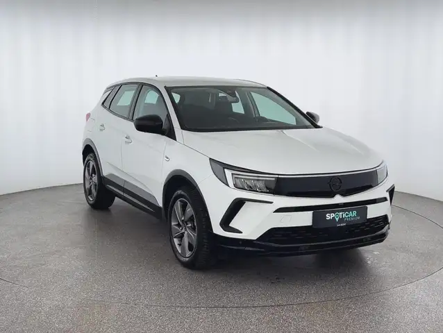 Opel Grandland view 3