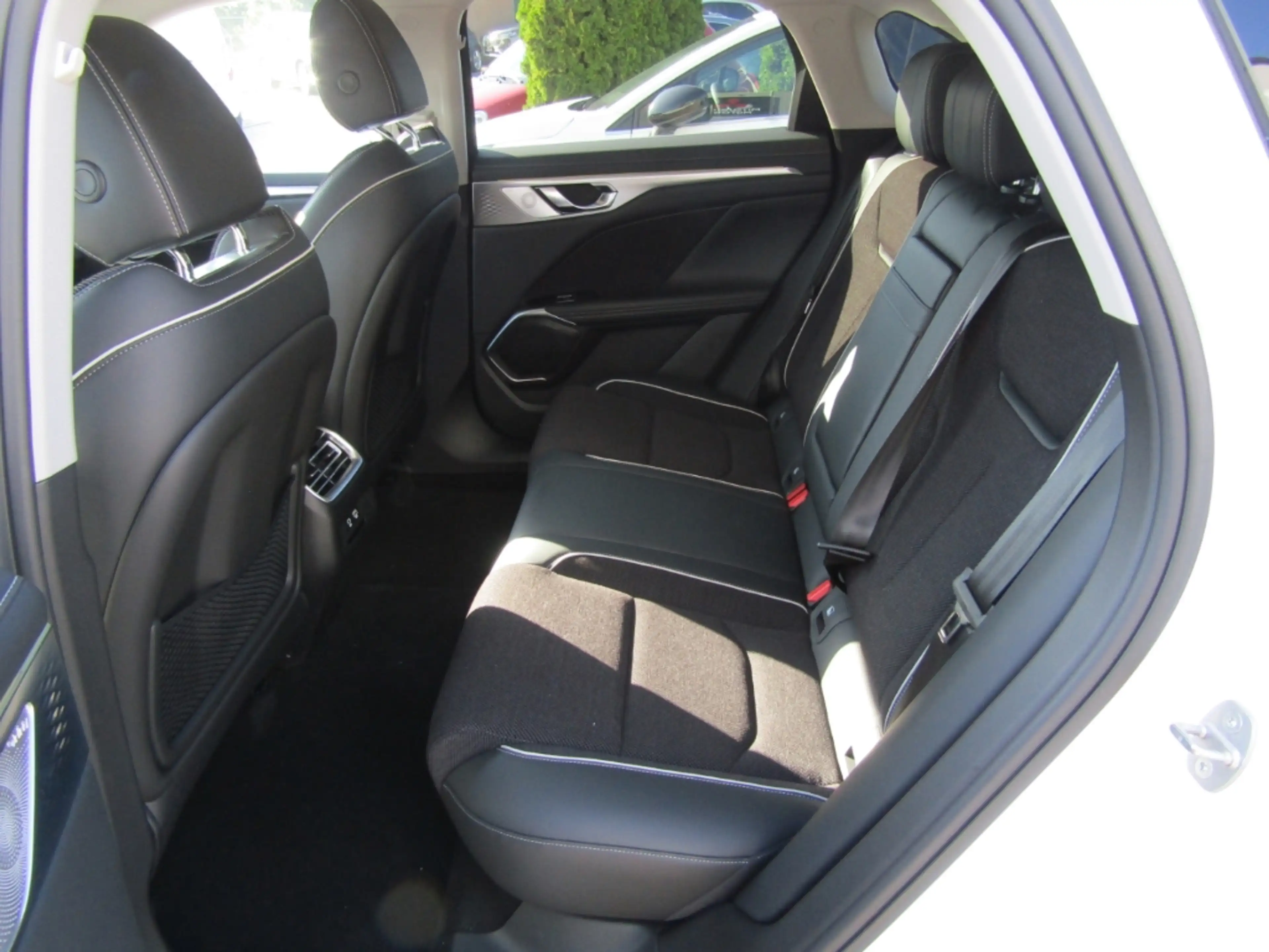 GWM WEY 05 2.0 PHEV AWD Premium NAVI AVV LED SHZ RFK PDC — photo 6