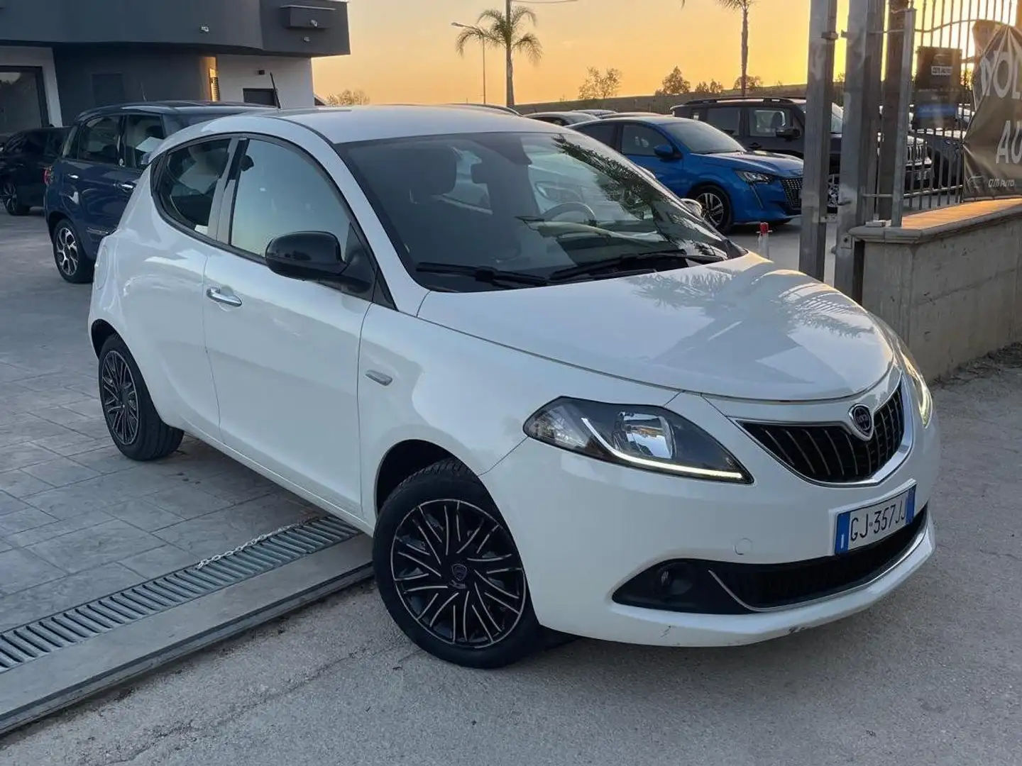 Lancia Ypsilon Ypsilon 1.0 firefly hybrid Gold Plus s Bianco - 1
