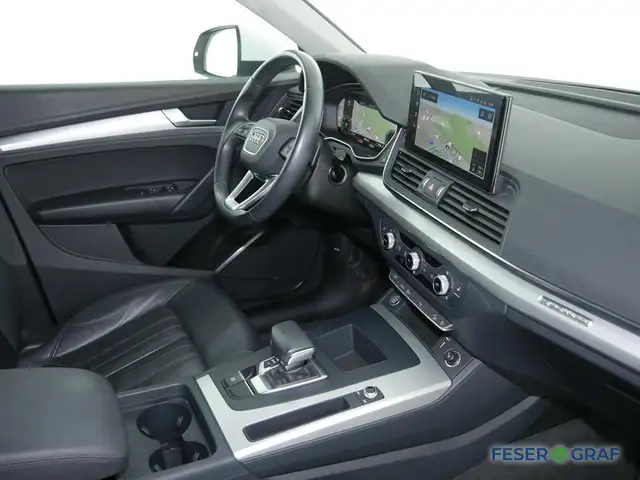 Audi Q5 view 5