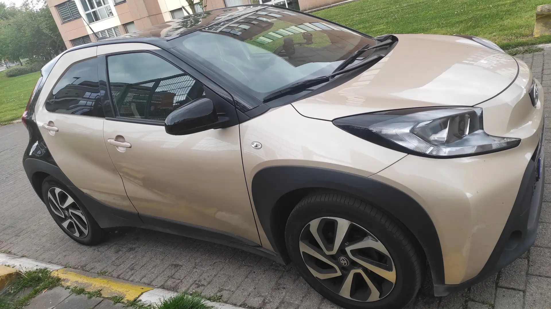 Toyota Aygo X Ab7(jp/kgb70)(h) Beige - 1